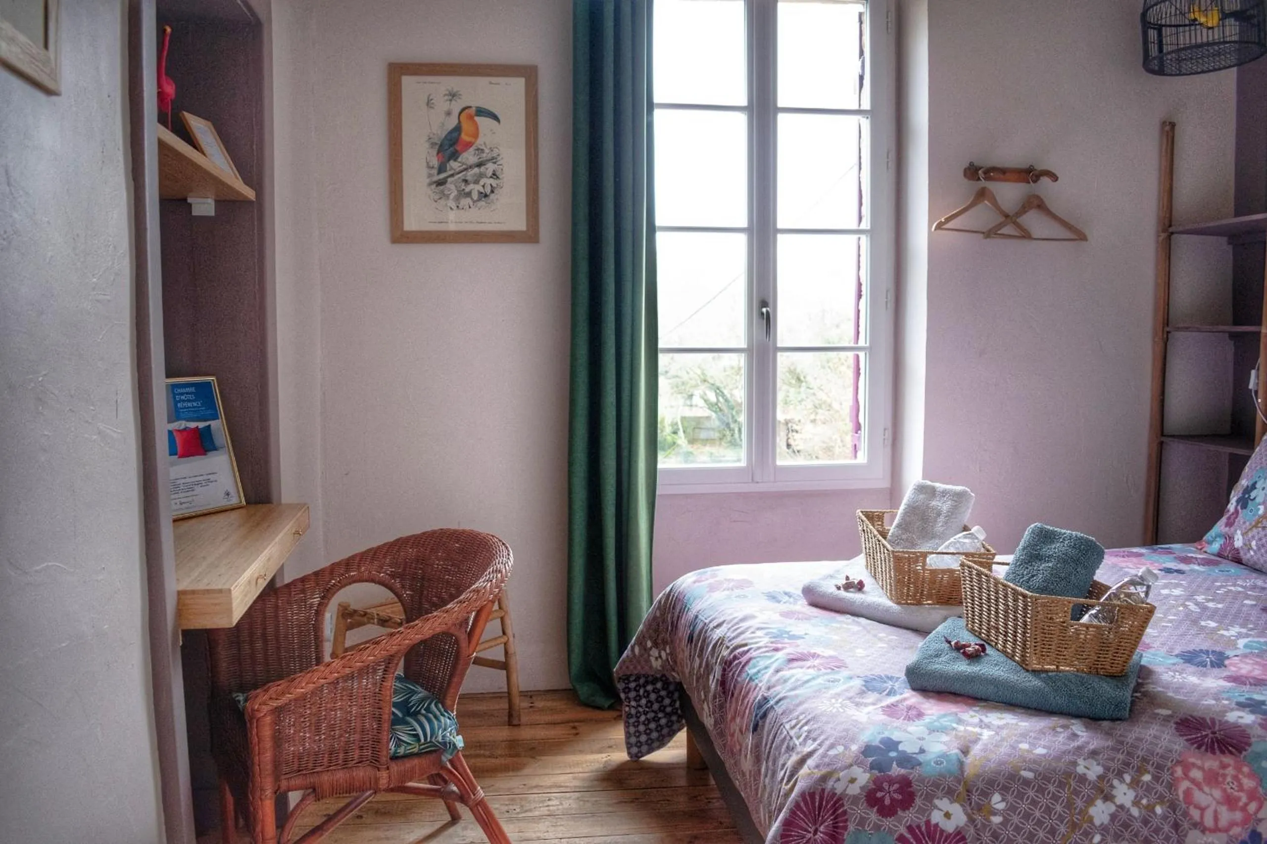 Bedroom, Bed in Les Volets Violets