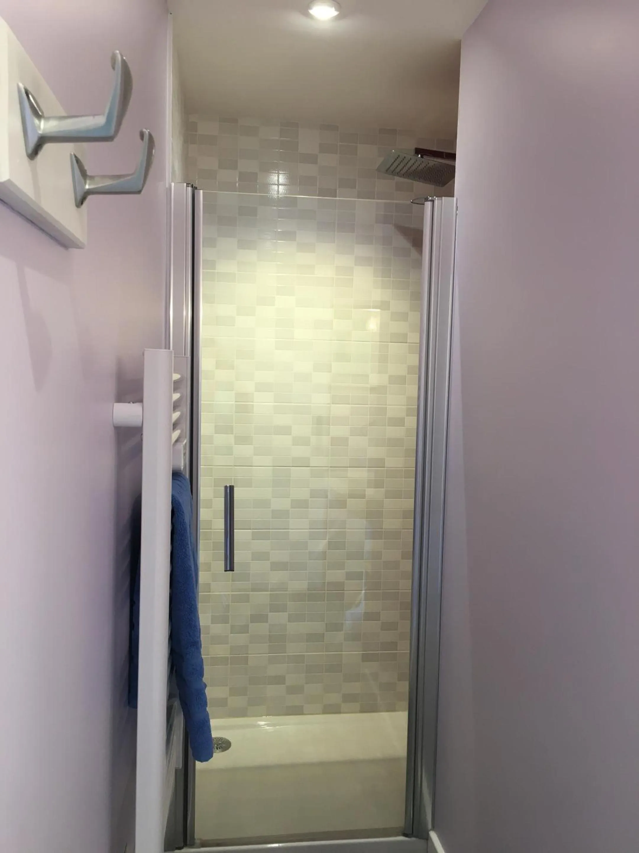 Bathroom in Les Volets Violets