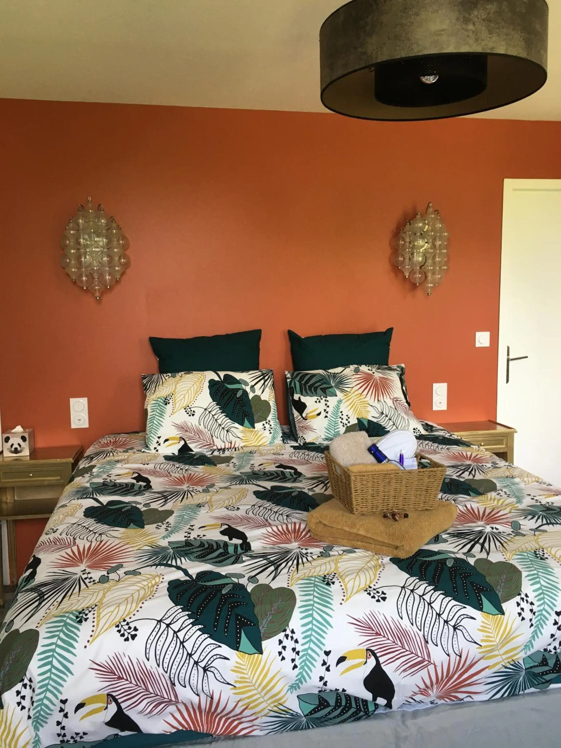 Bedroom, Bed in Les Volets Violets