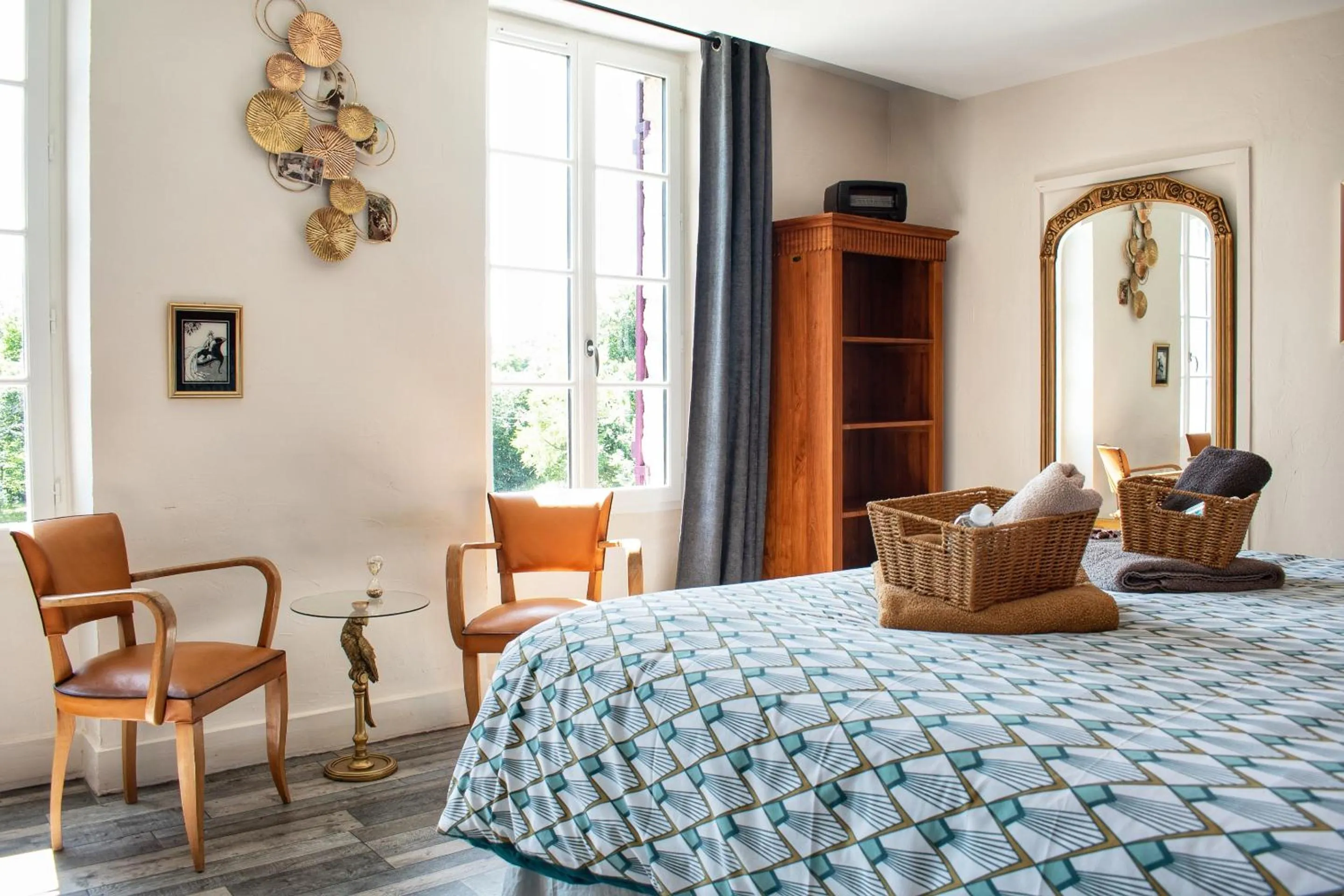 Bedroom, Bed in Les Volets Violets