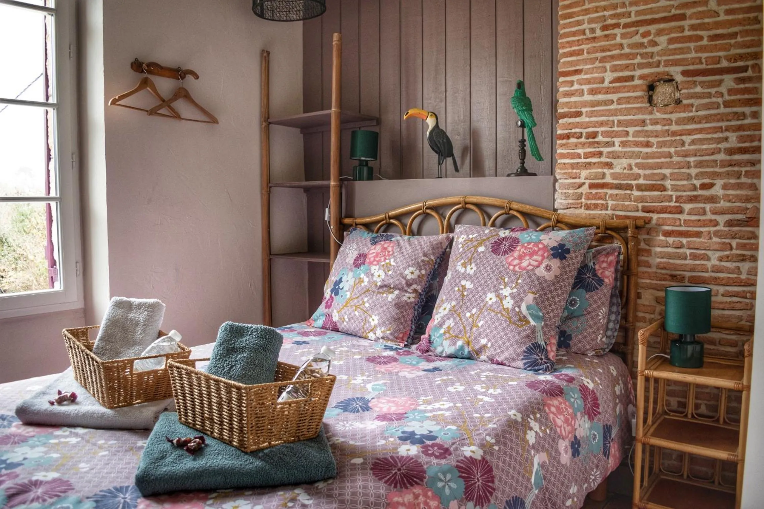 Bedroom, Bed in Les Volets Violets