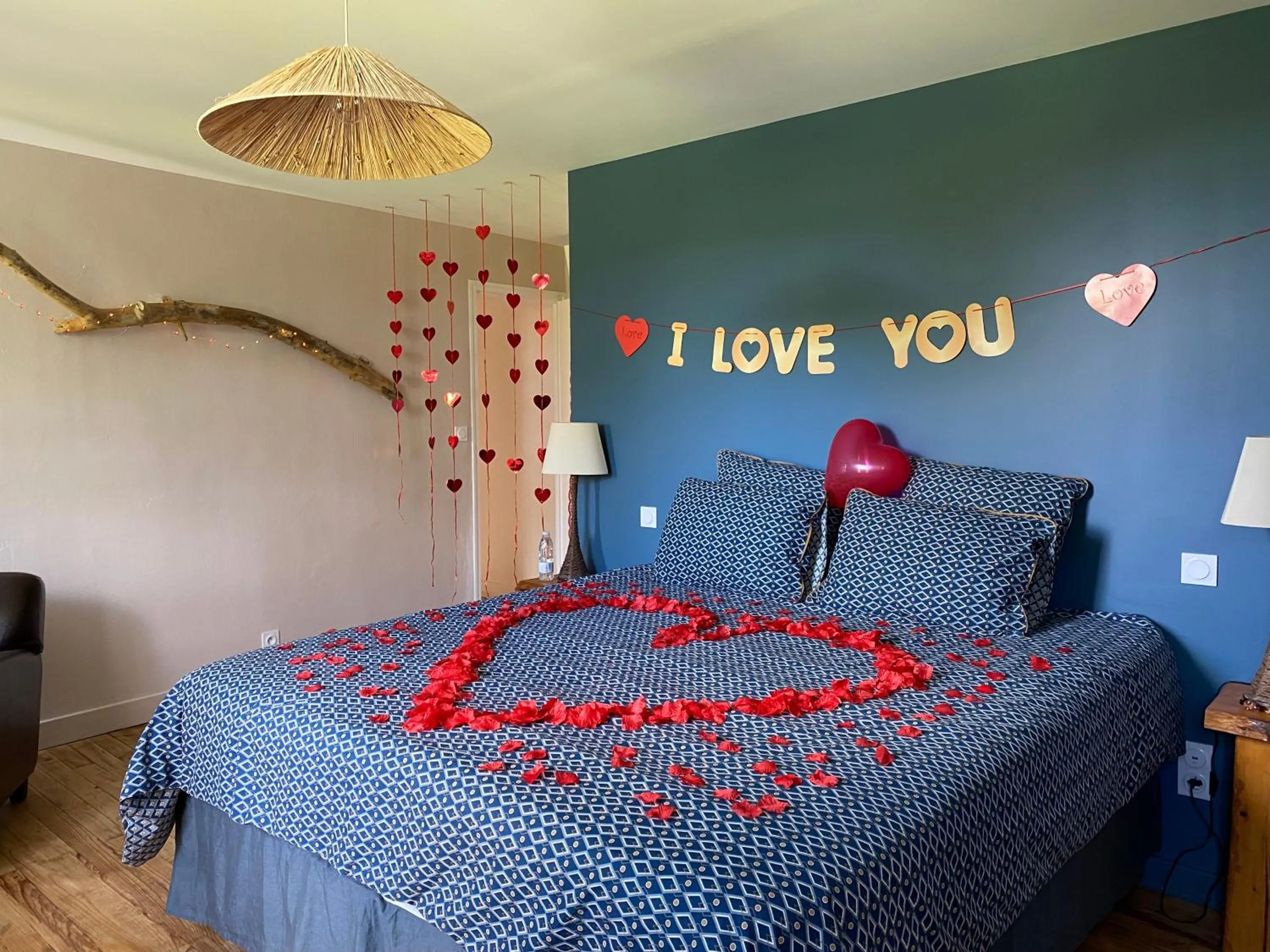 Bedroom, Bed in Les Volets Violets