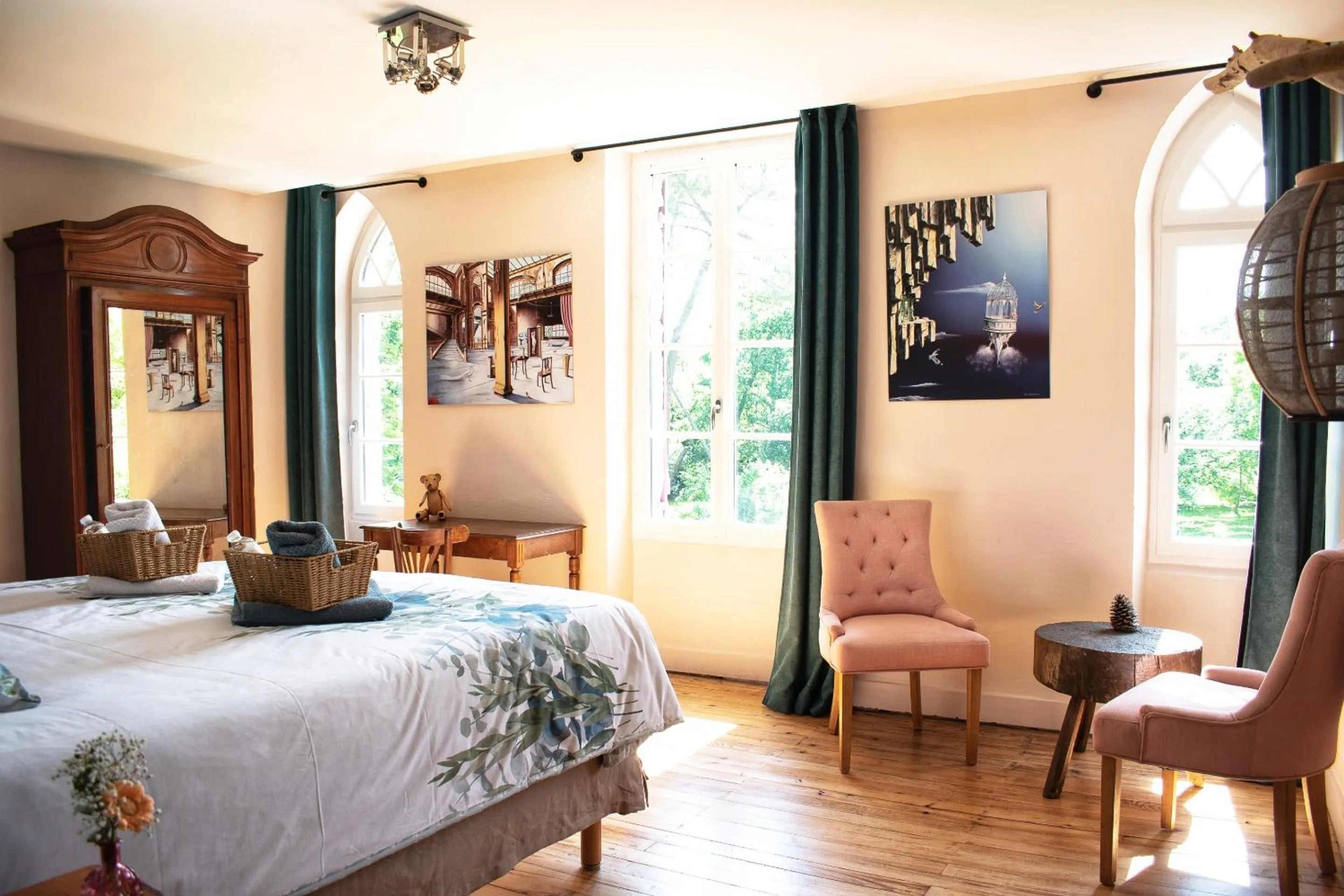 Bedroom, Bed in Les Volets Violets