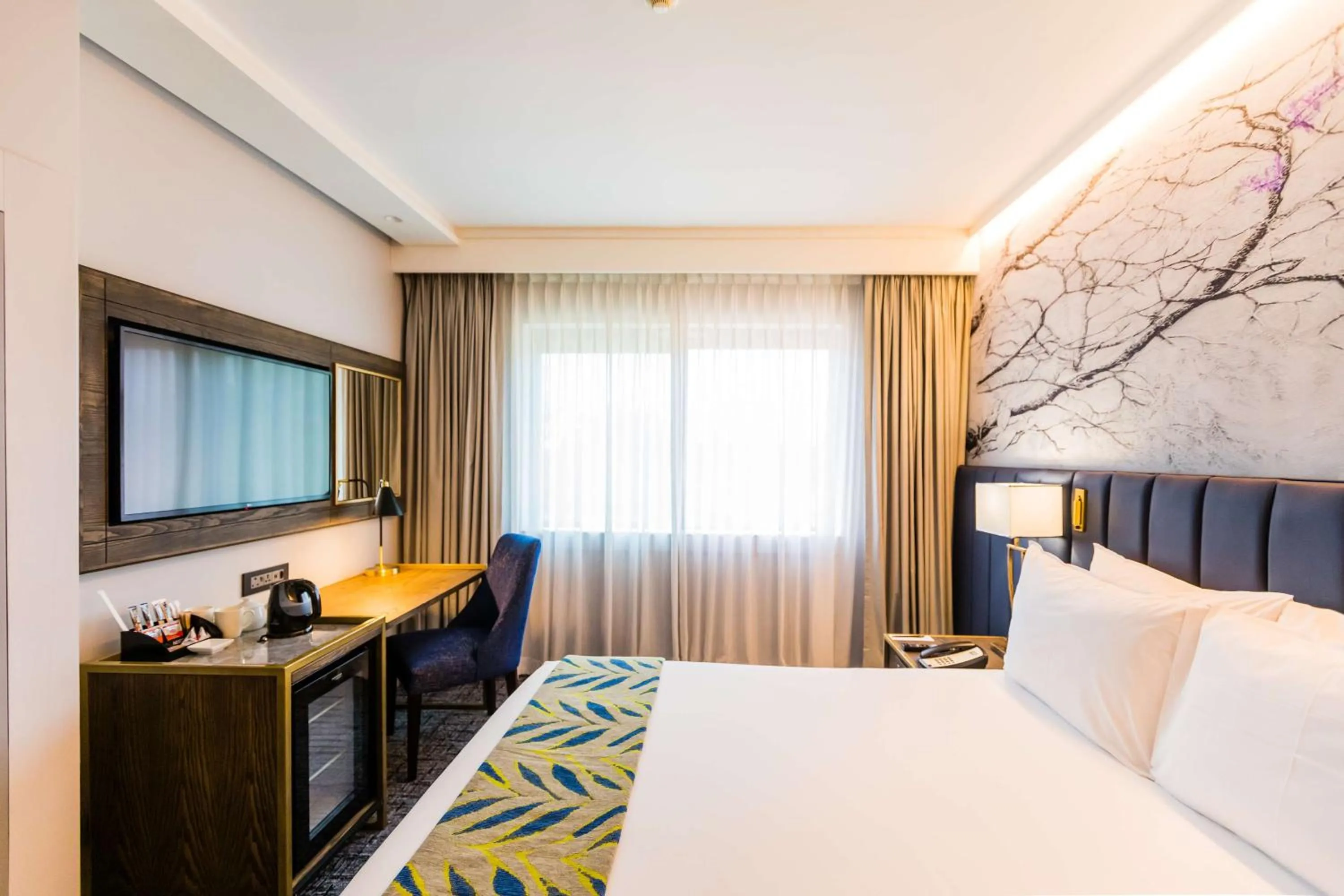 Bedroom, Bed in Garden Court Hatfield