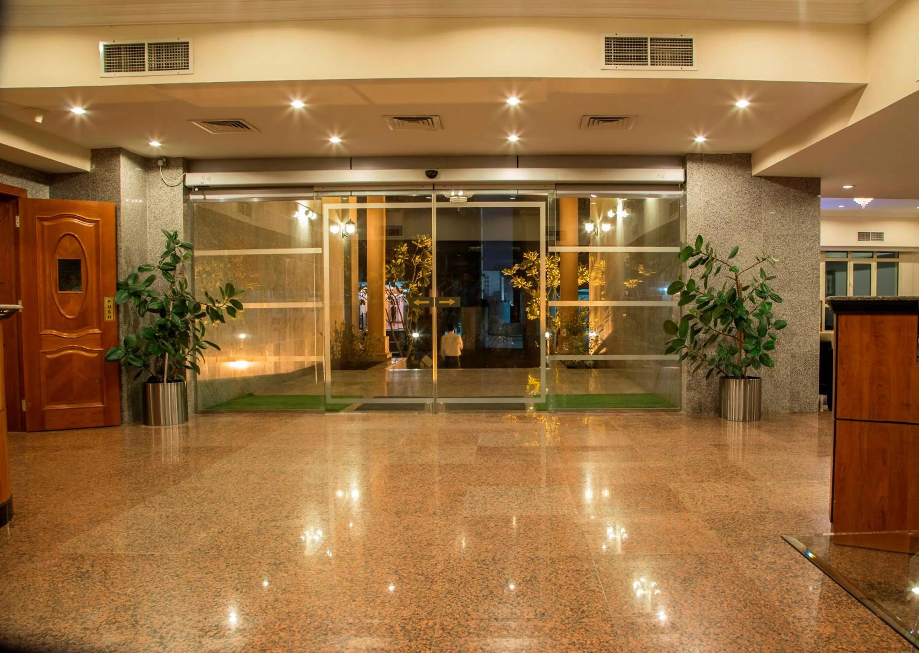 Facade/entrance in Le Park Hotel