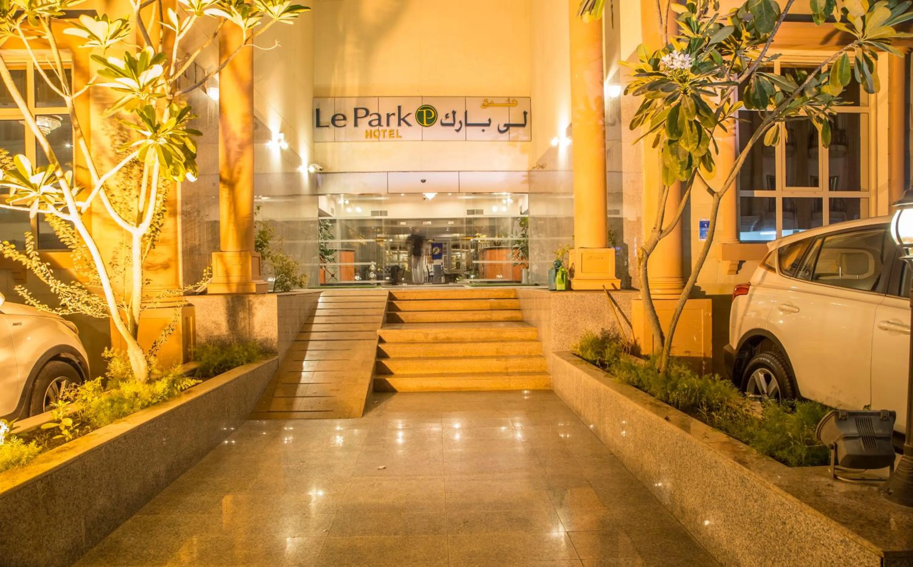 Facade/entrance in Le Park Hotel