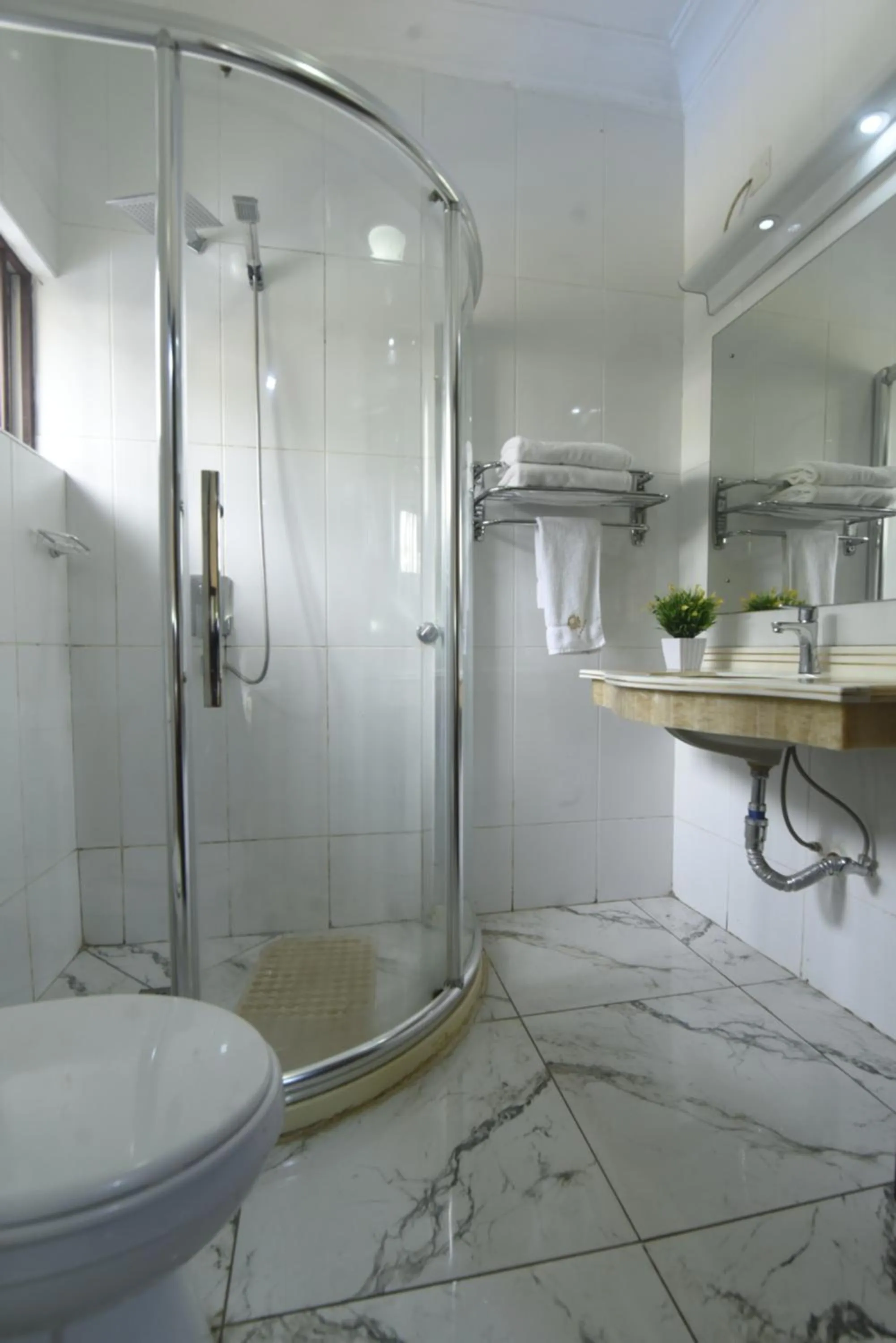 Bathroom in Anabel Apartment and Suites, Abuja