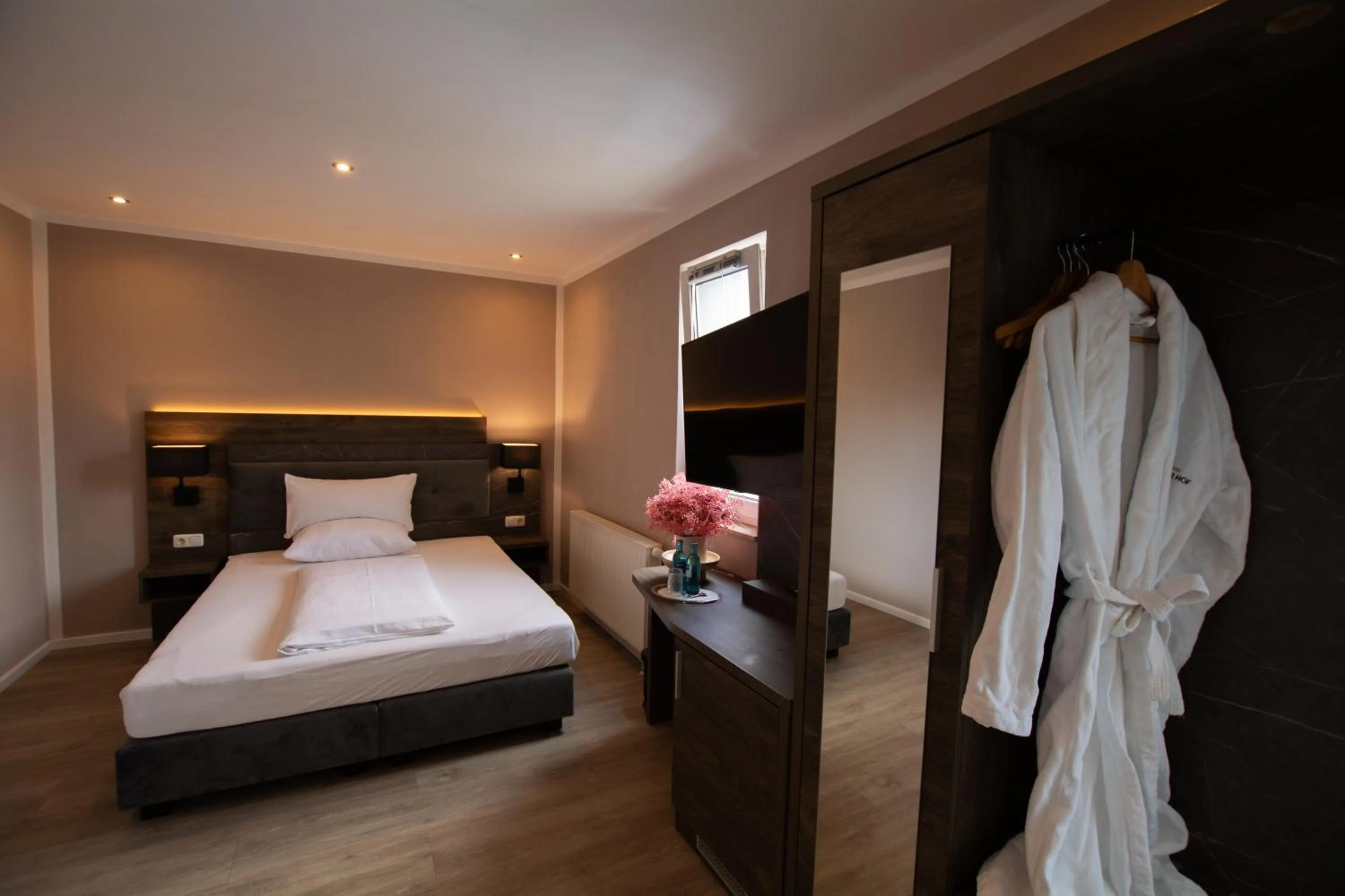 Property building, Bed in Hotel Barnimer Hof