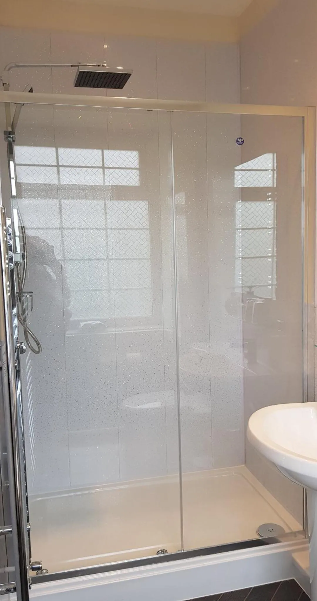 Bathroom in Ensuite Bed And Breakfast Rooms At The Ring Pub