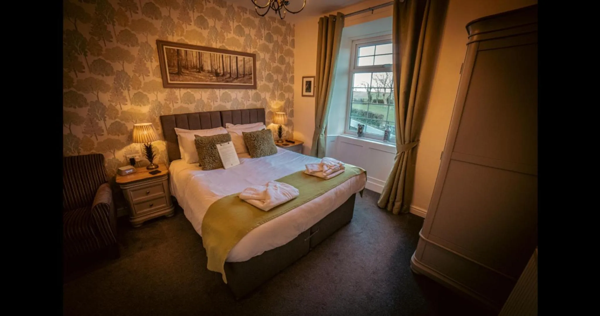 Bedroom, Bed in Ensuite Bed And Breakfast Rooms At The Ring Pub