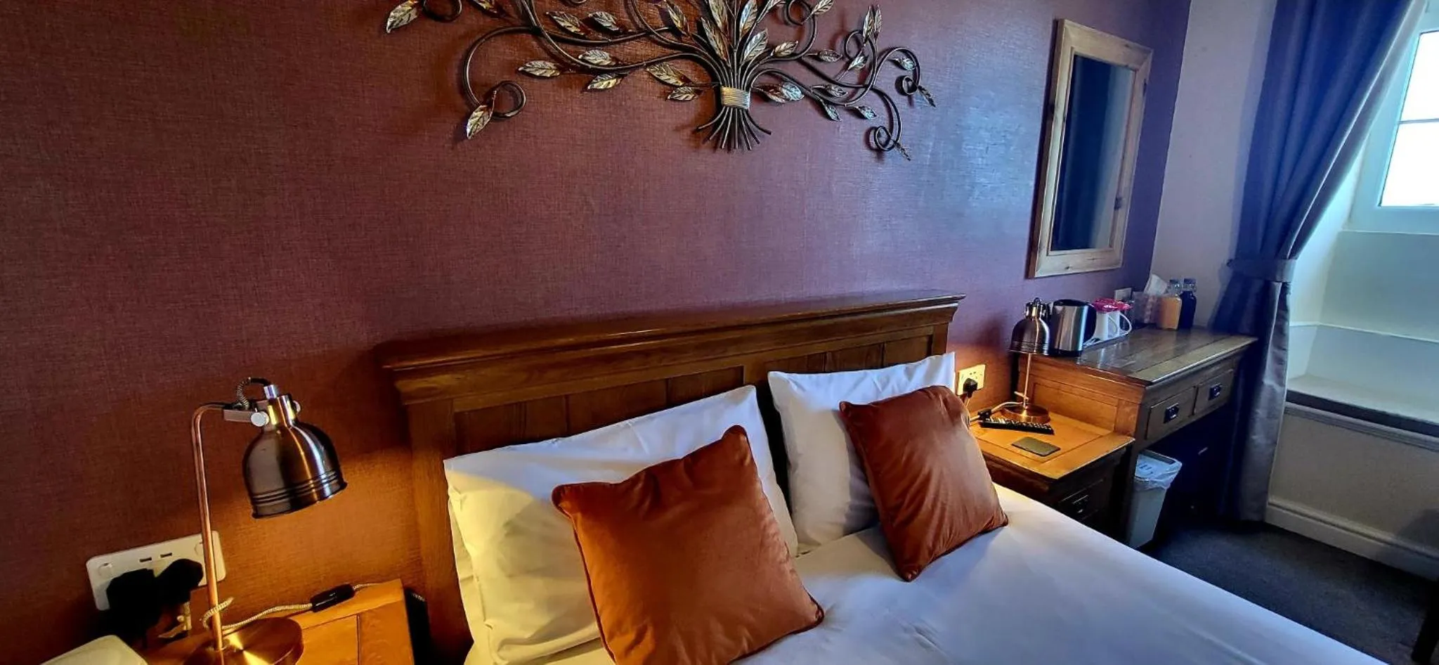 Bed in Ensuite Bed And Breakfast Rooms At The Ring Pub