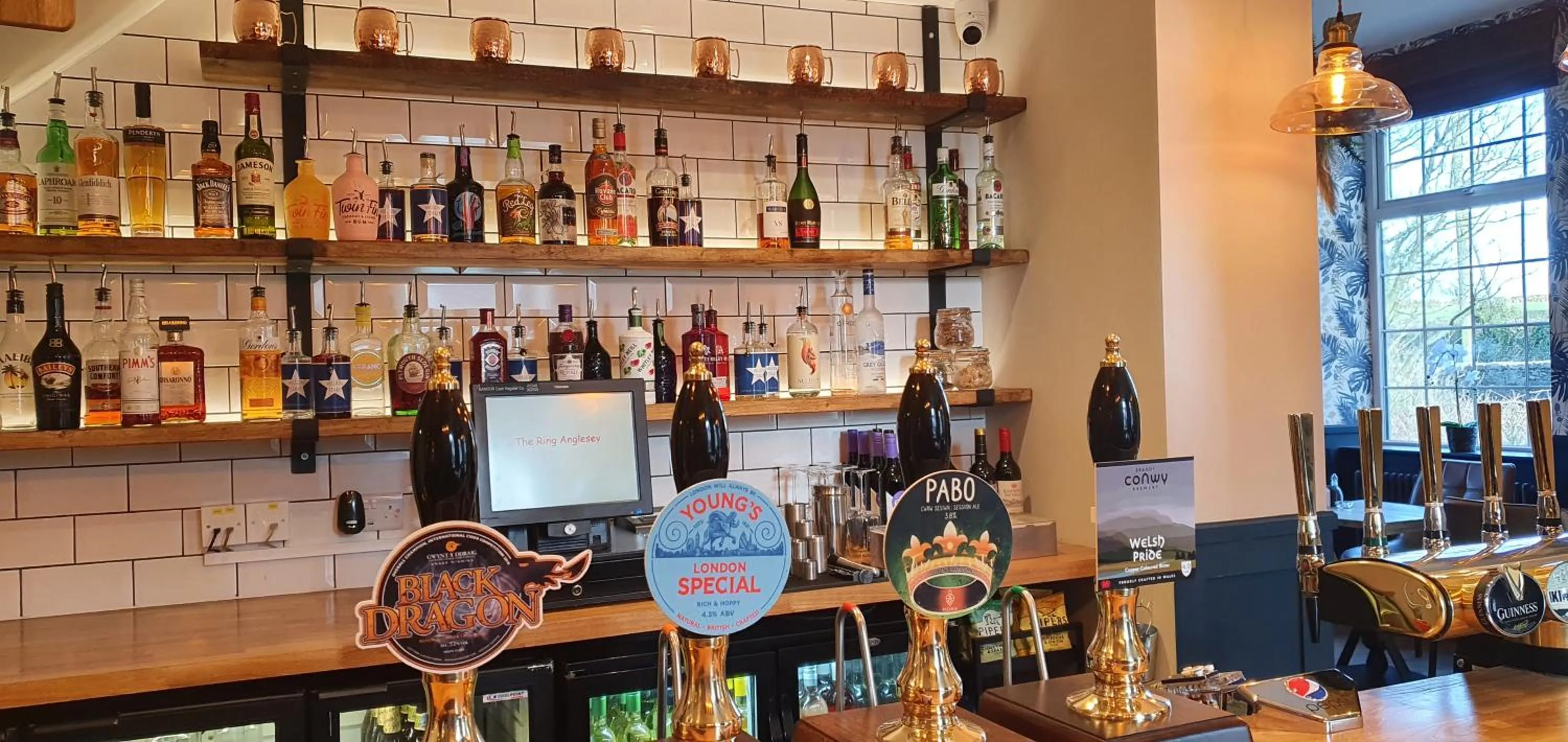 Lounge or bar in Ensuite Bed And Breakfast Rooms At The Ring Pub