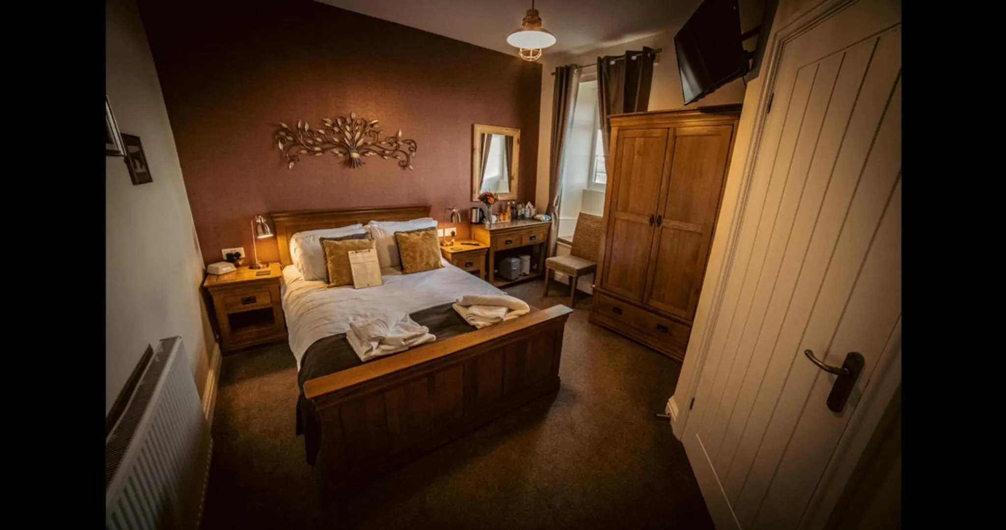 Photo of the whole room, Bed in Ensuite Bed And Breakfast Rooms At The Ring Pub