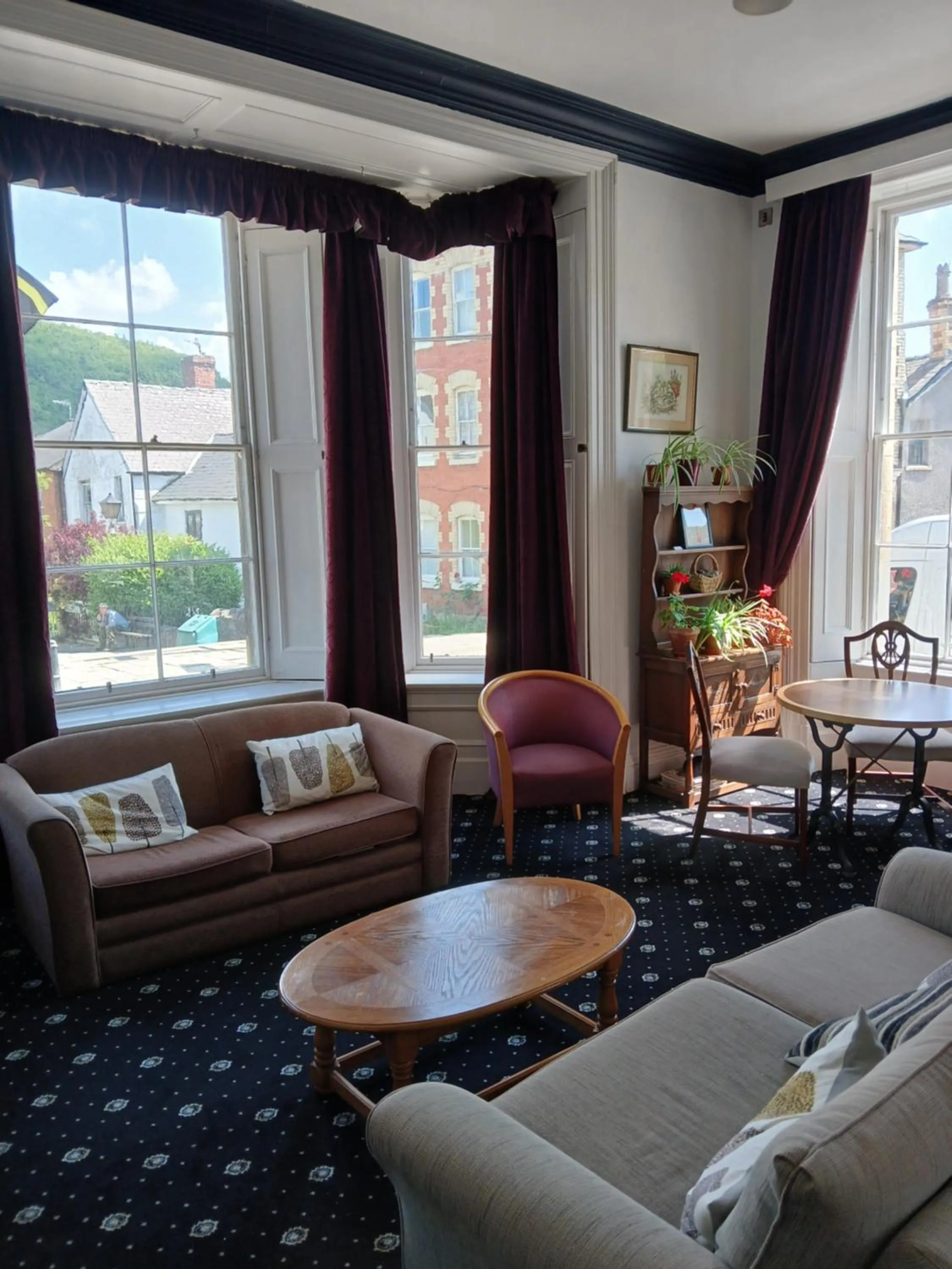 Communal lounge/ TV room in The Knighton Hotel