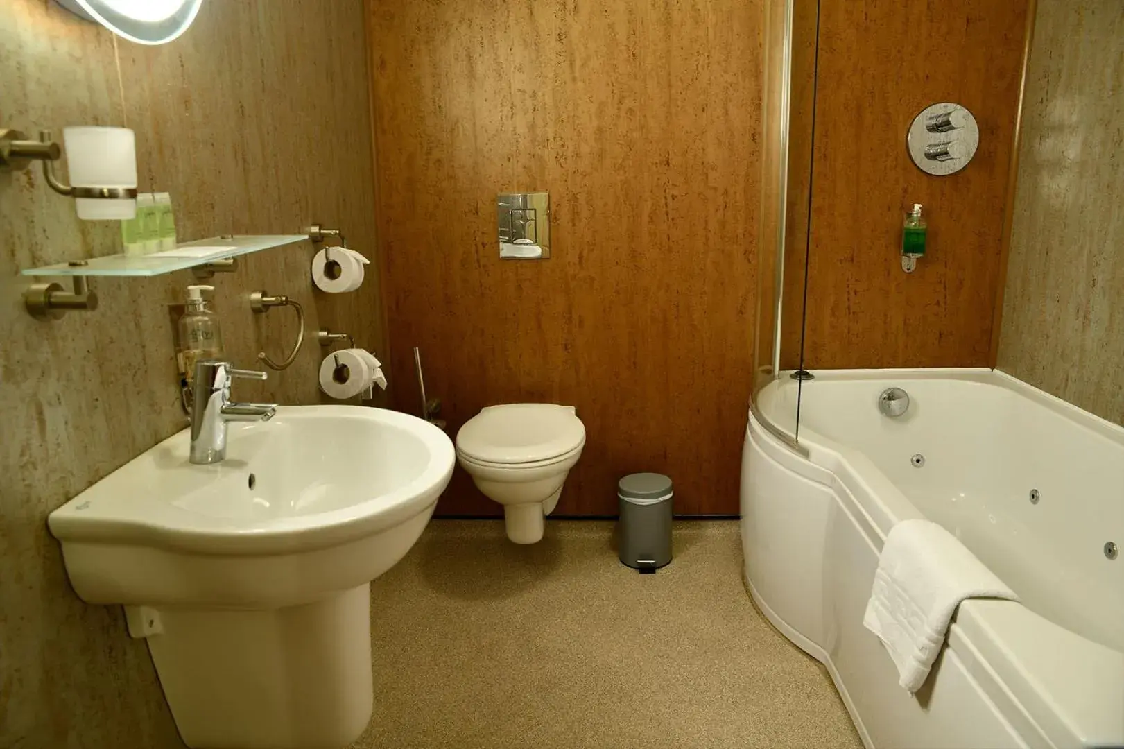 Superior King Room in The Knighton Hotel Superior King Room in The Knighton Hotel