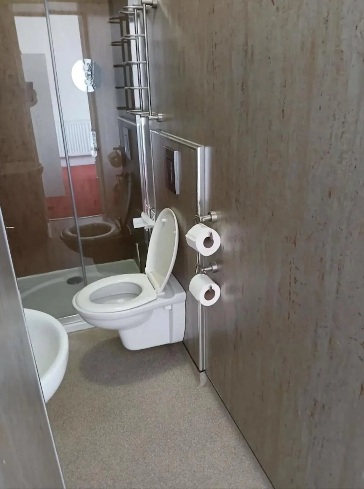 Shower in The Knighton Hotel