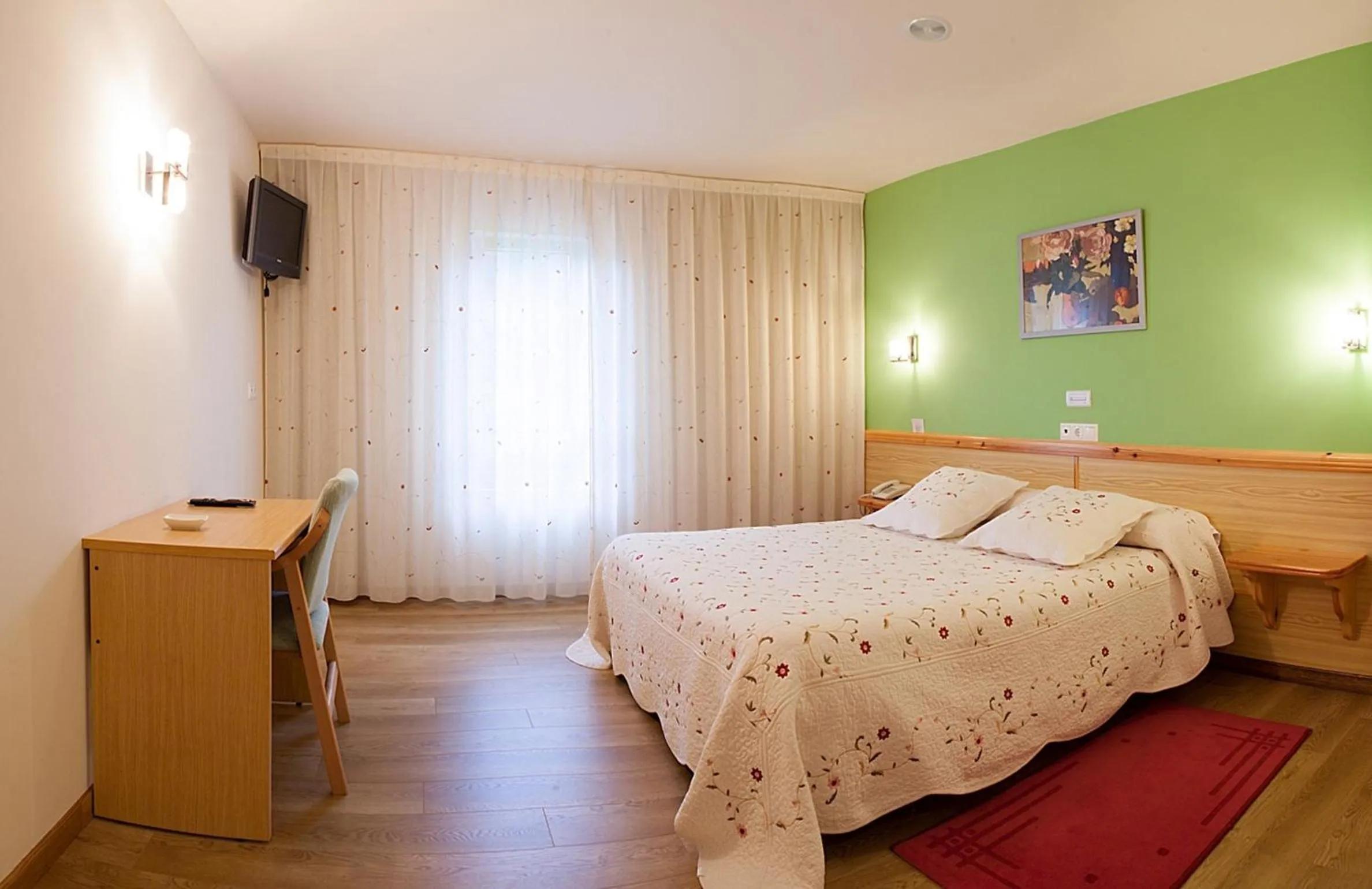 Day, Bed in Hotel San Briz