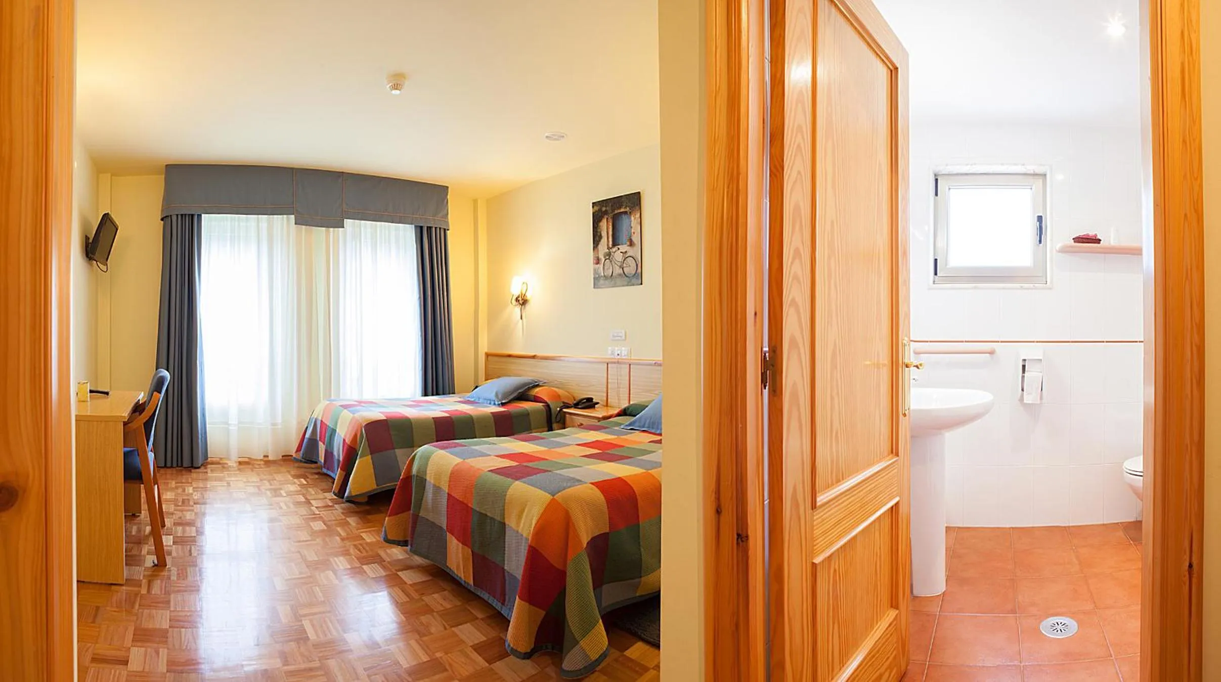 Day, Bed in Hotel San Briz