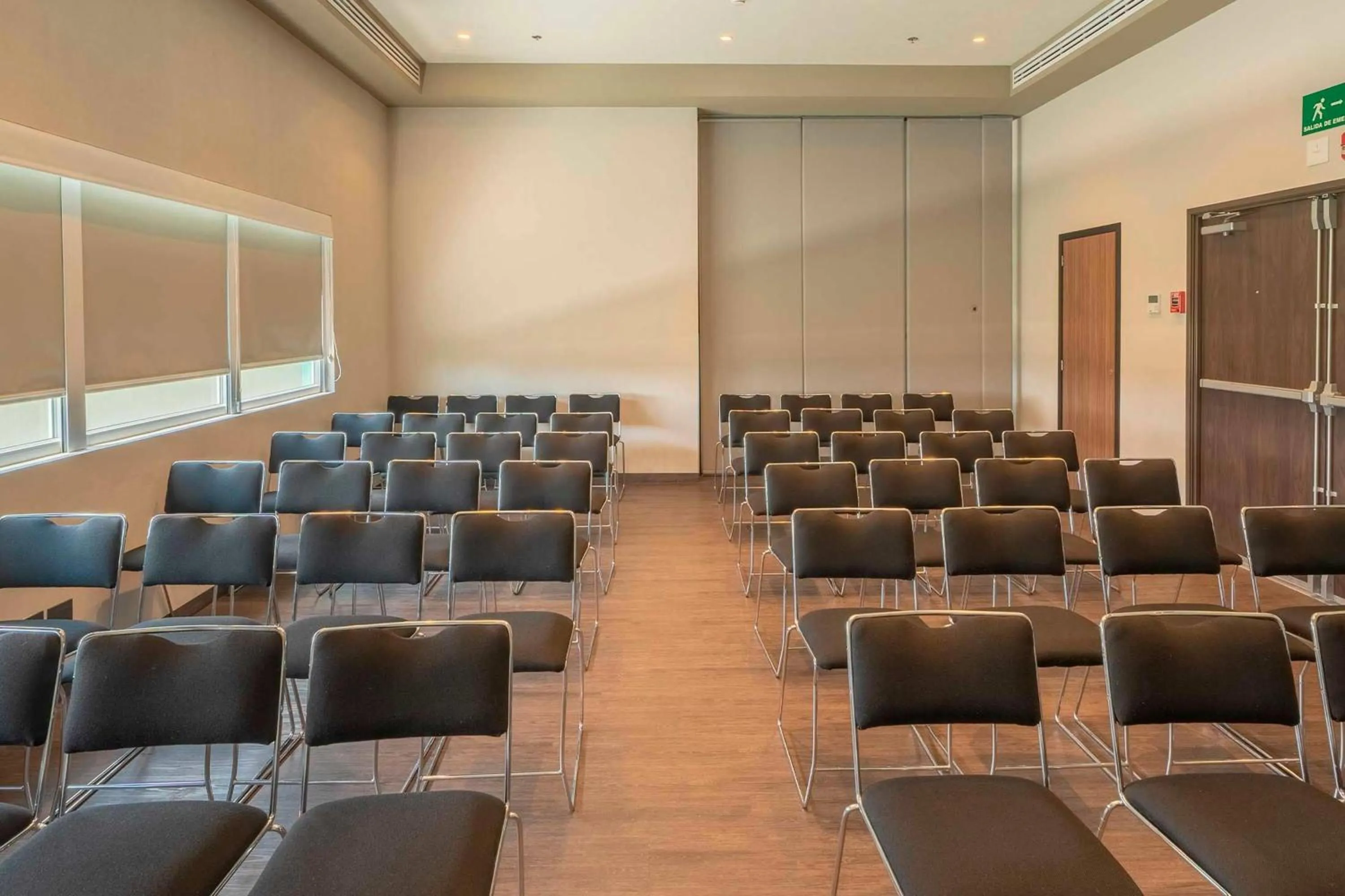 Meeting/conference room in Hotel MX mas cuautitlan Izcalli, Trademark by Wyndham
