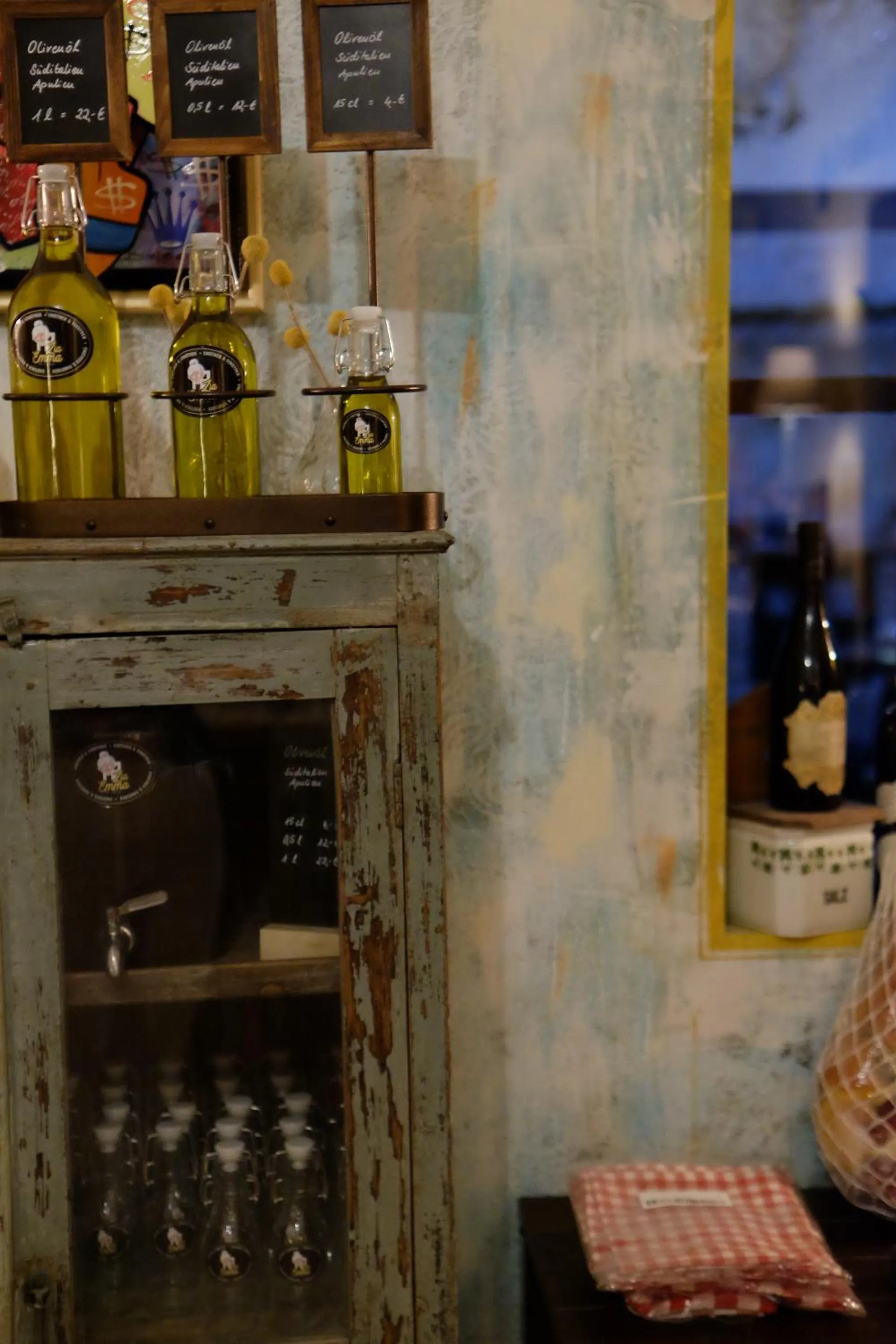 Food and drinks in Amical Hotel