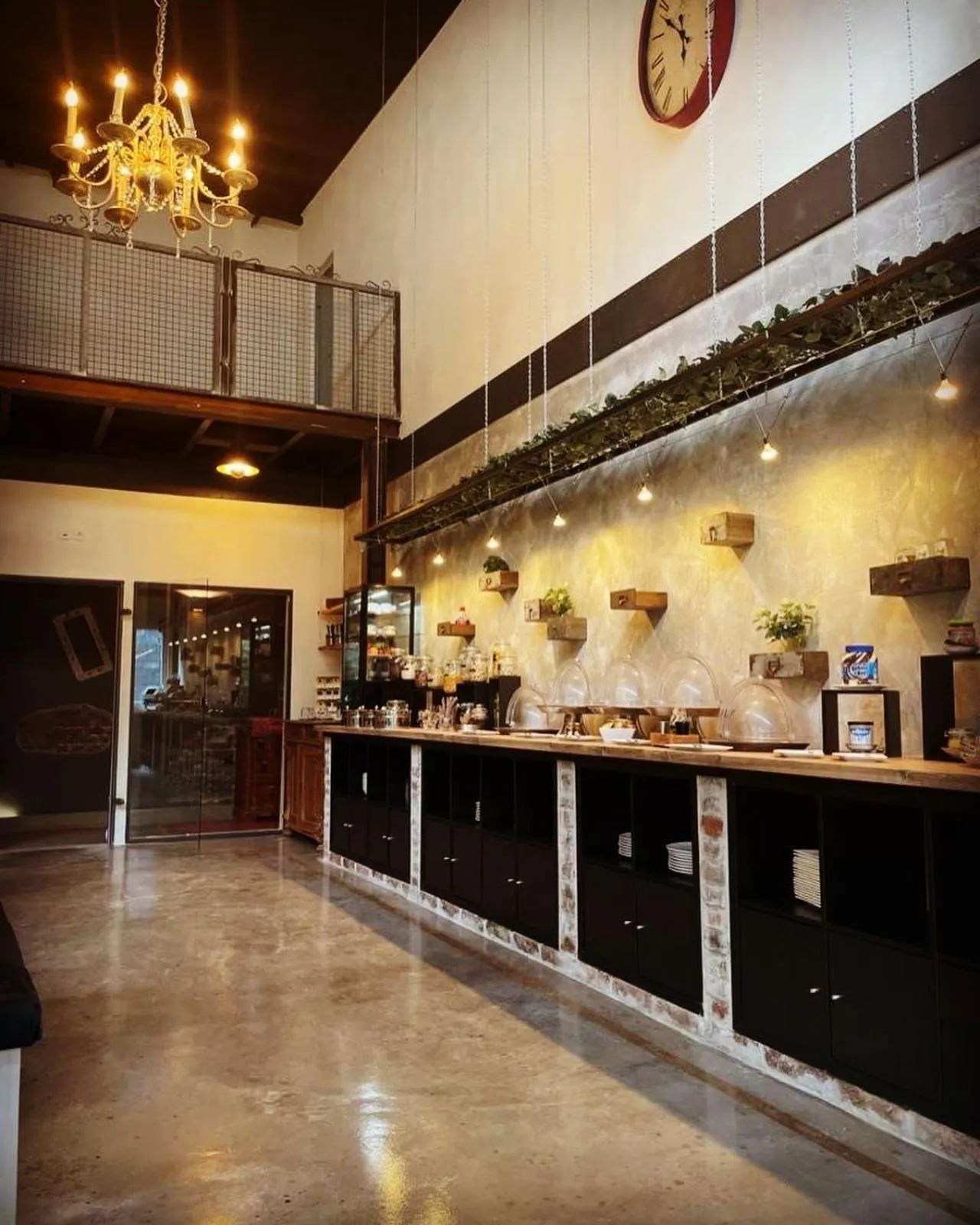 Food and drinks in Amical Hotel