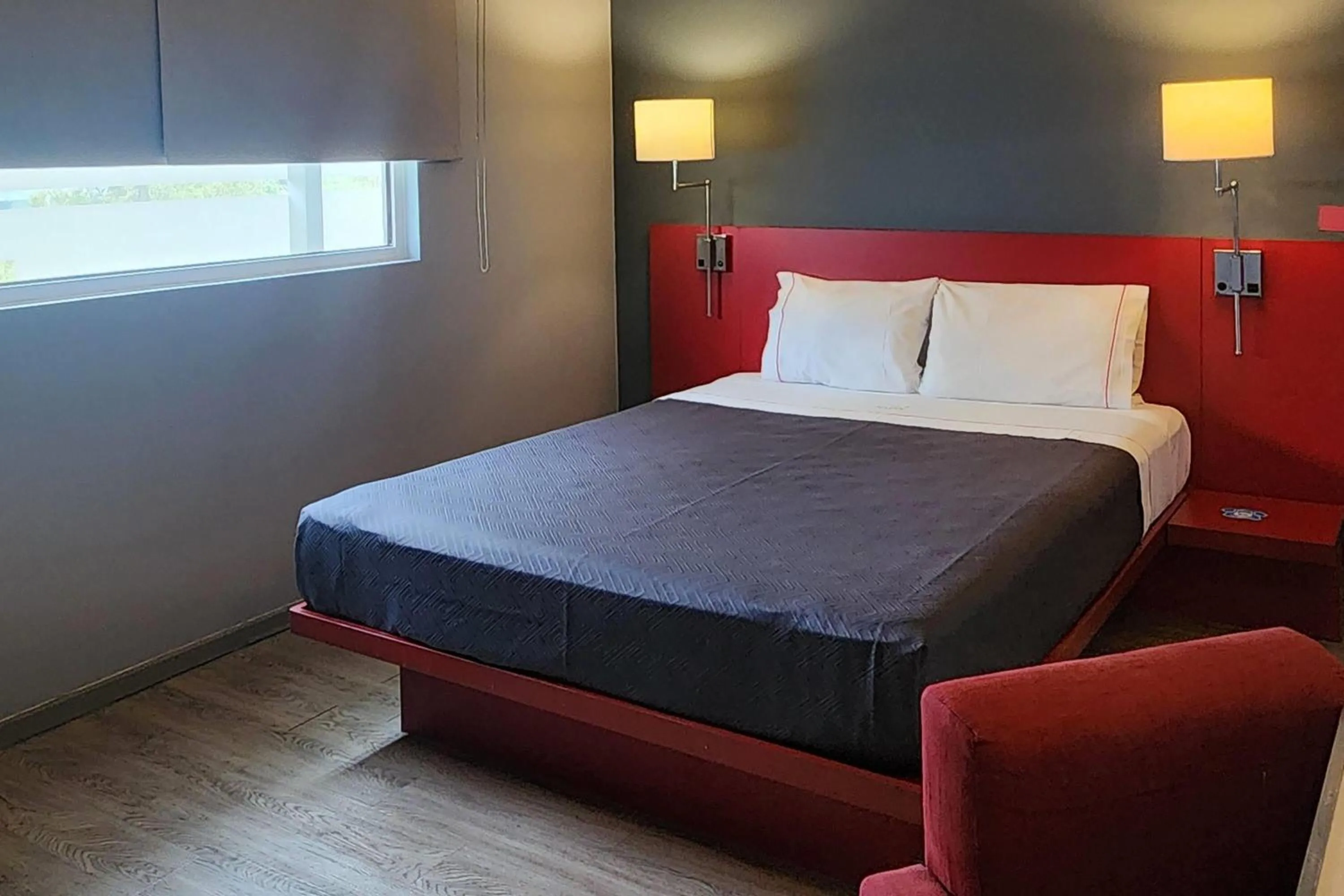 Photo of the whole room, Bed in Hotel MX forum buenavista CDMX, Trademark by Wyndham