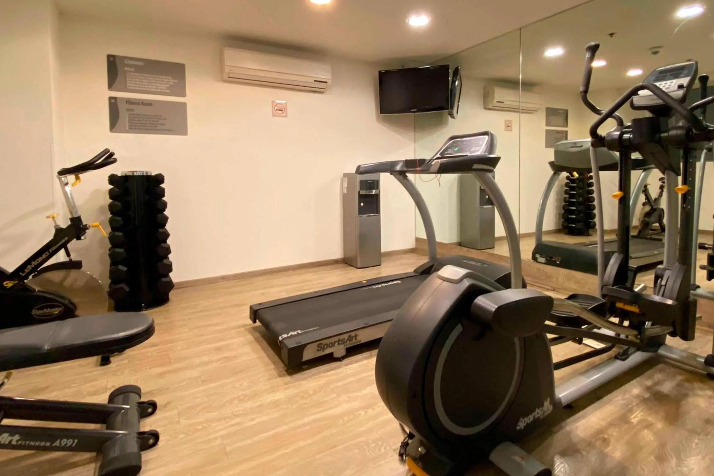 Fitness centre/facilities in Hotel MX forum buenavista CDMX, Trademark by Wyndham