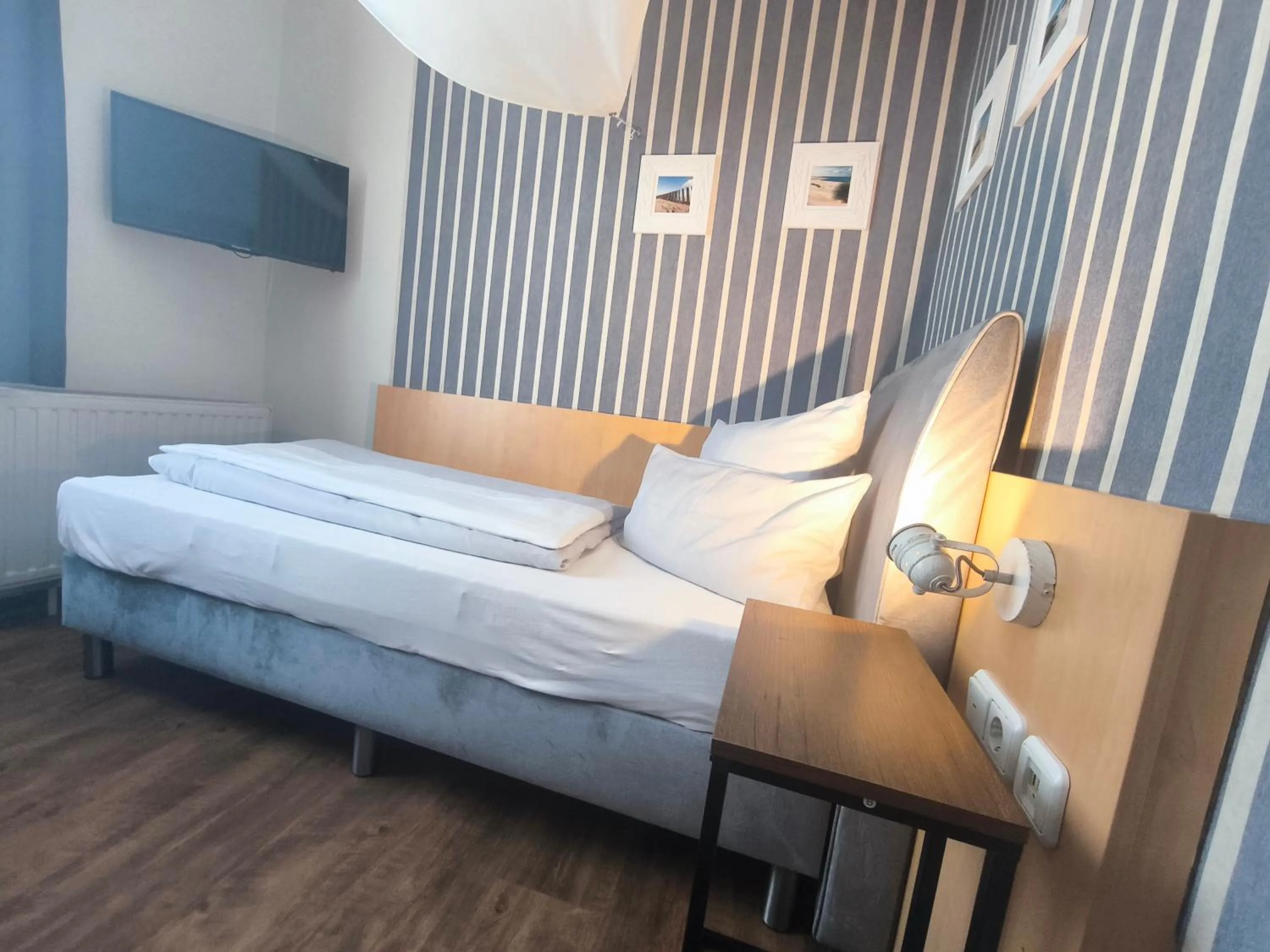 Photo of the whole room, Bed in Hotel am Kurpark