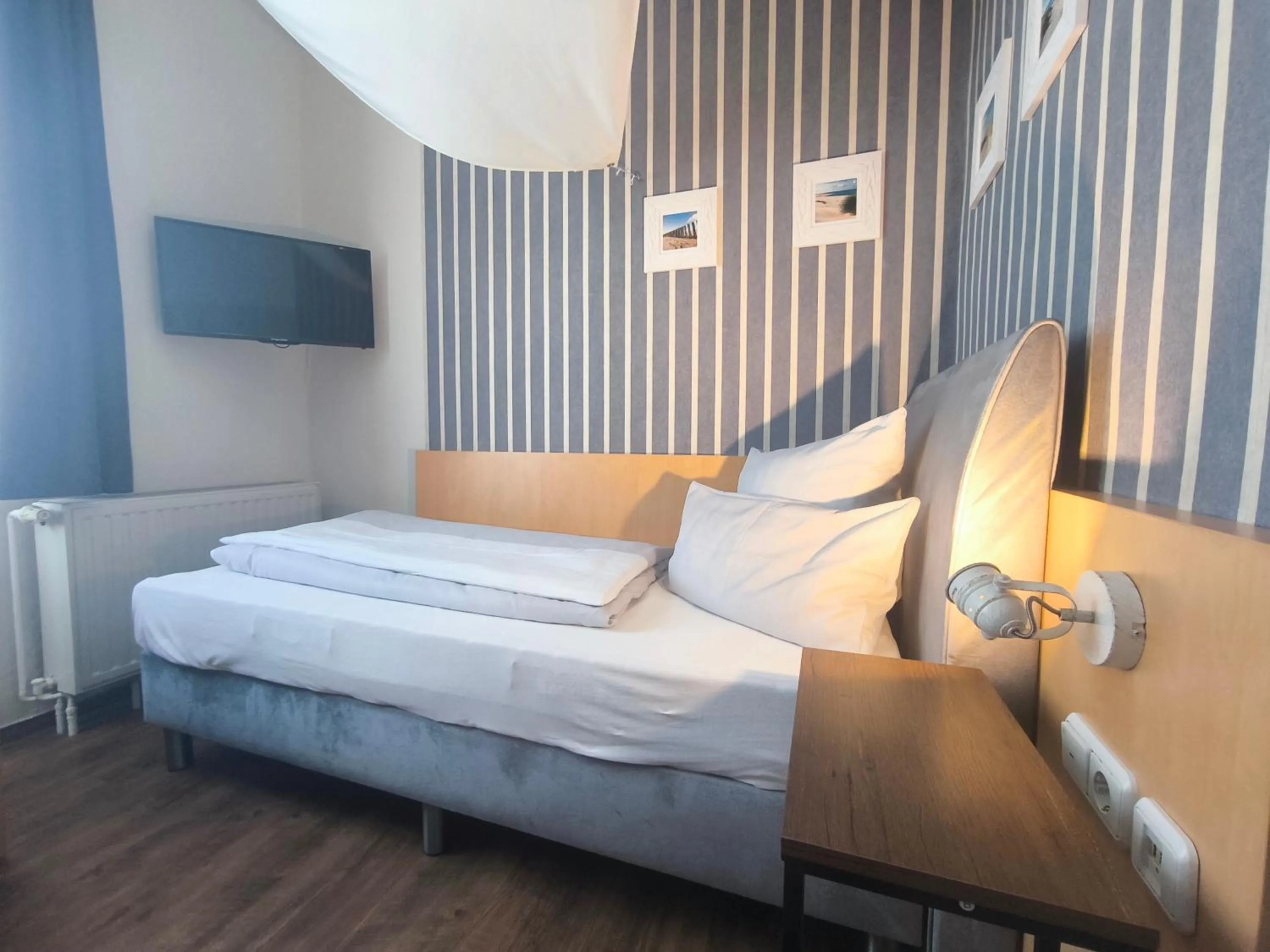 Living room, Bed in Hotel am Kurpark