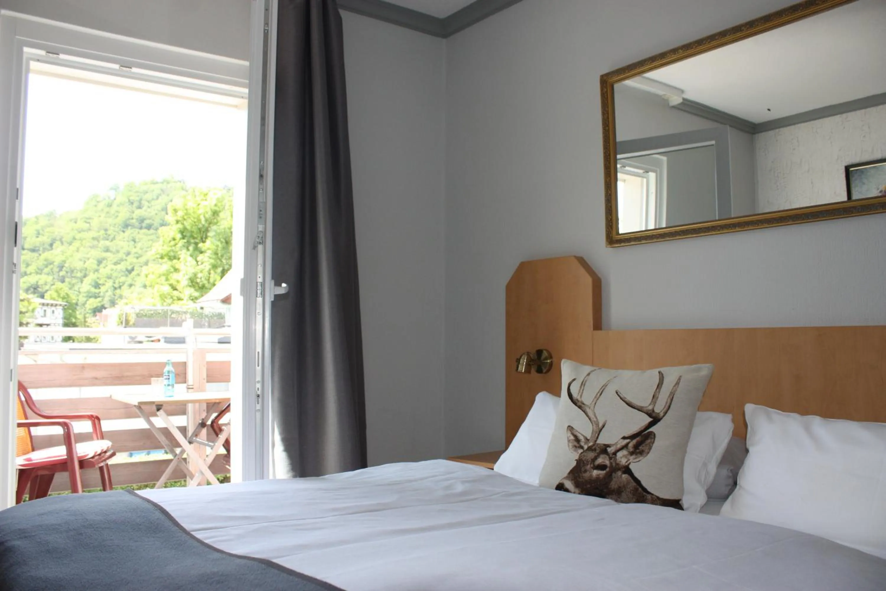 Property building, Bed in Hotel am Kurpark