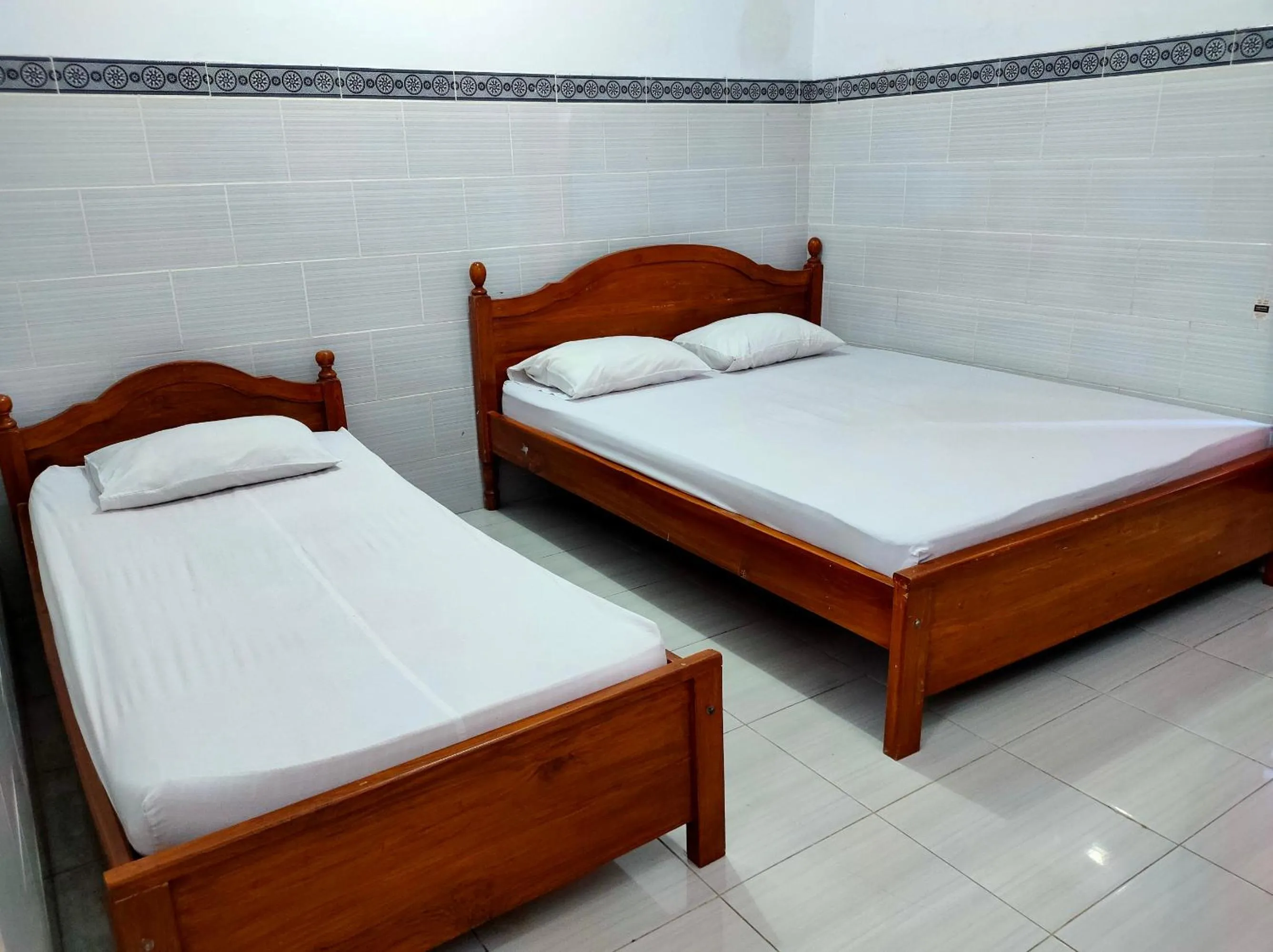 Bed in Hotel Keluarga Mekar Jaya Syariah Near UNS Solo
