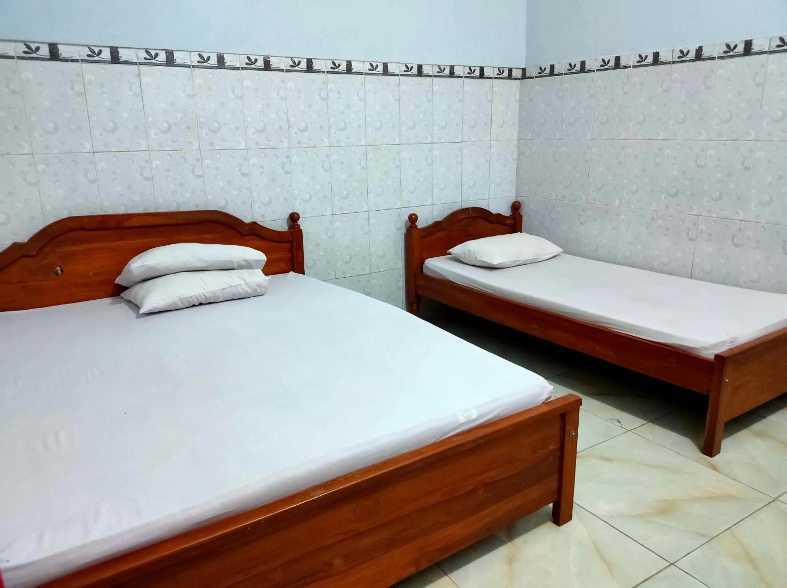 Bedroom, Bed in Hotel Keluarga Mekar Jaya Syariah Near UNS Solo