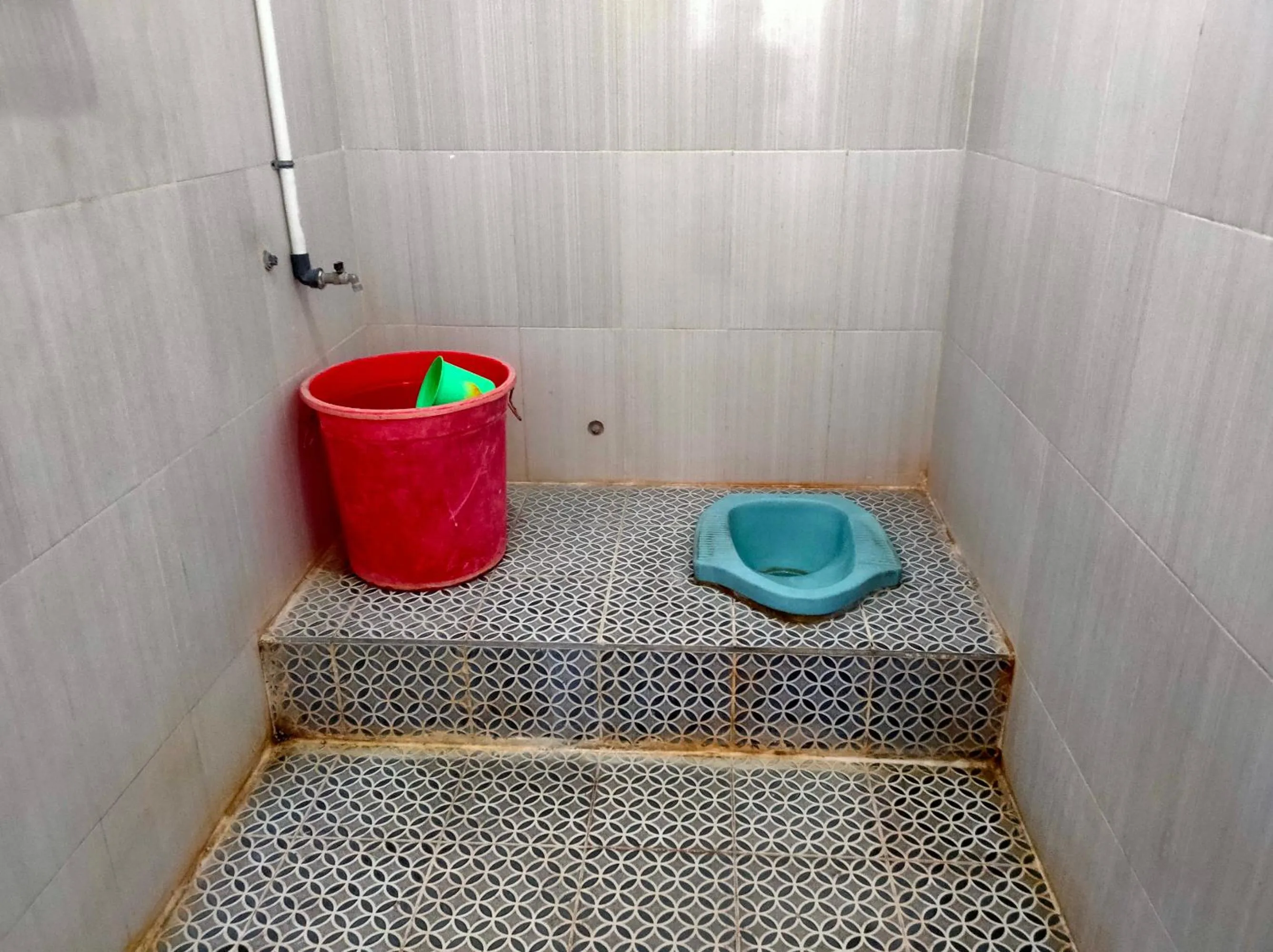 Bathroom in Hotel Keluarga Mekar Jaya Syariah Near UNS Solo