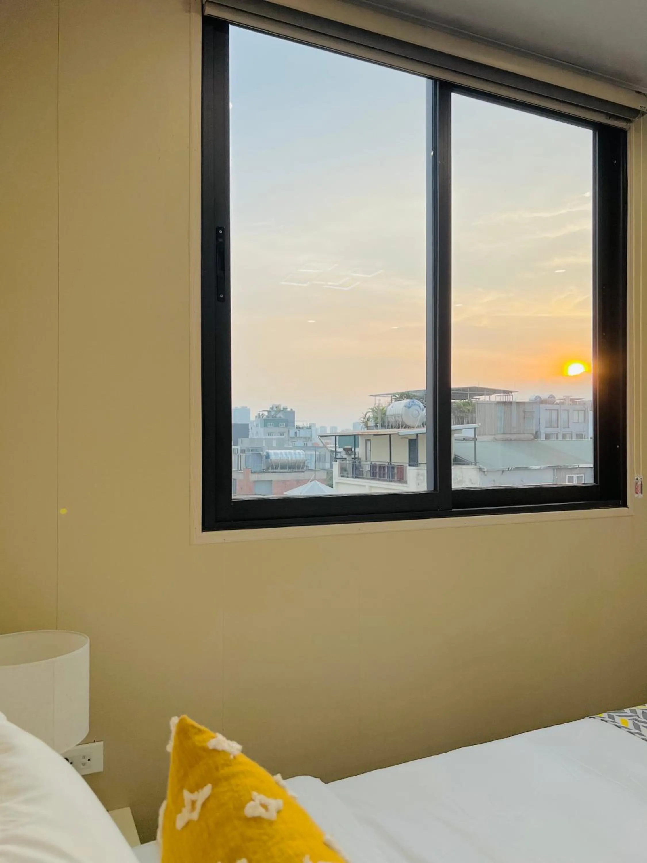 Sunset, Bed in T98 Westlake Quang An - Tay ho Center Garden View Studio!