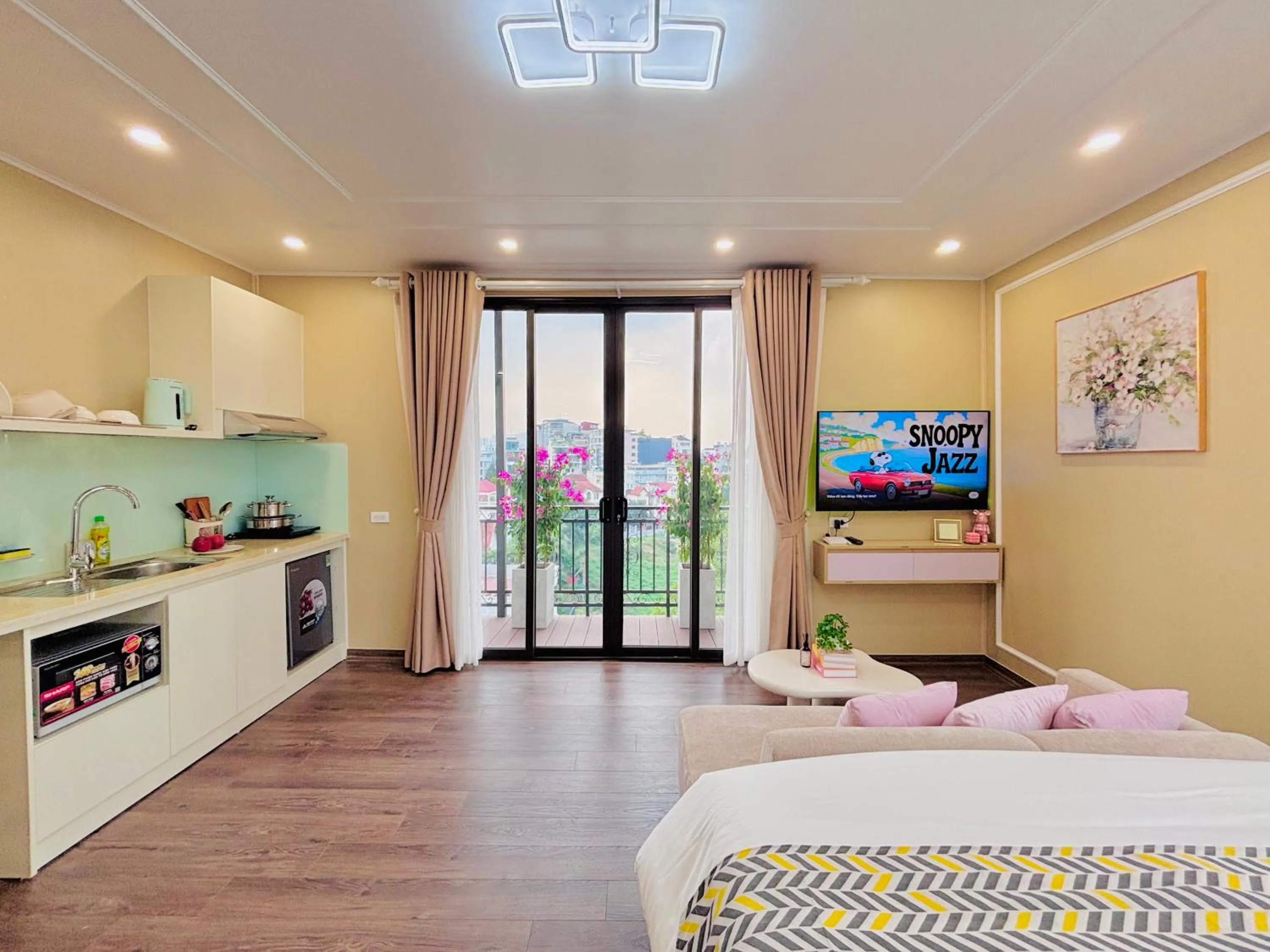 Photo of the whole room, Bed in T98 Westlake Quang An - Tay ho Center Garden View Studio!