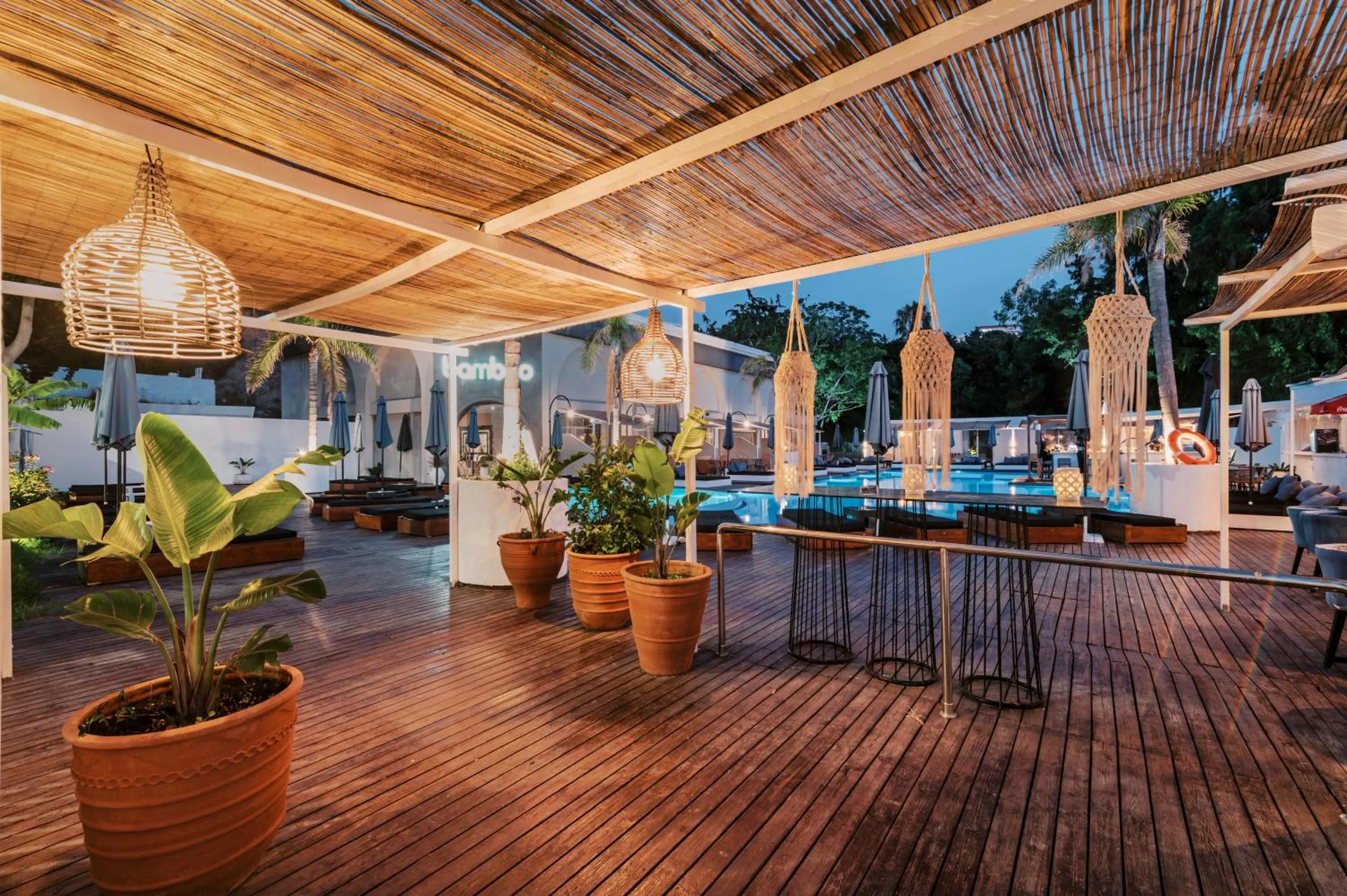 Restaurant/places to eat in Bamboo Suites Hotel - Adults Only