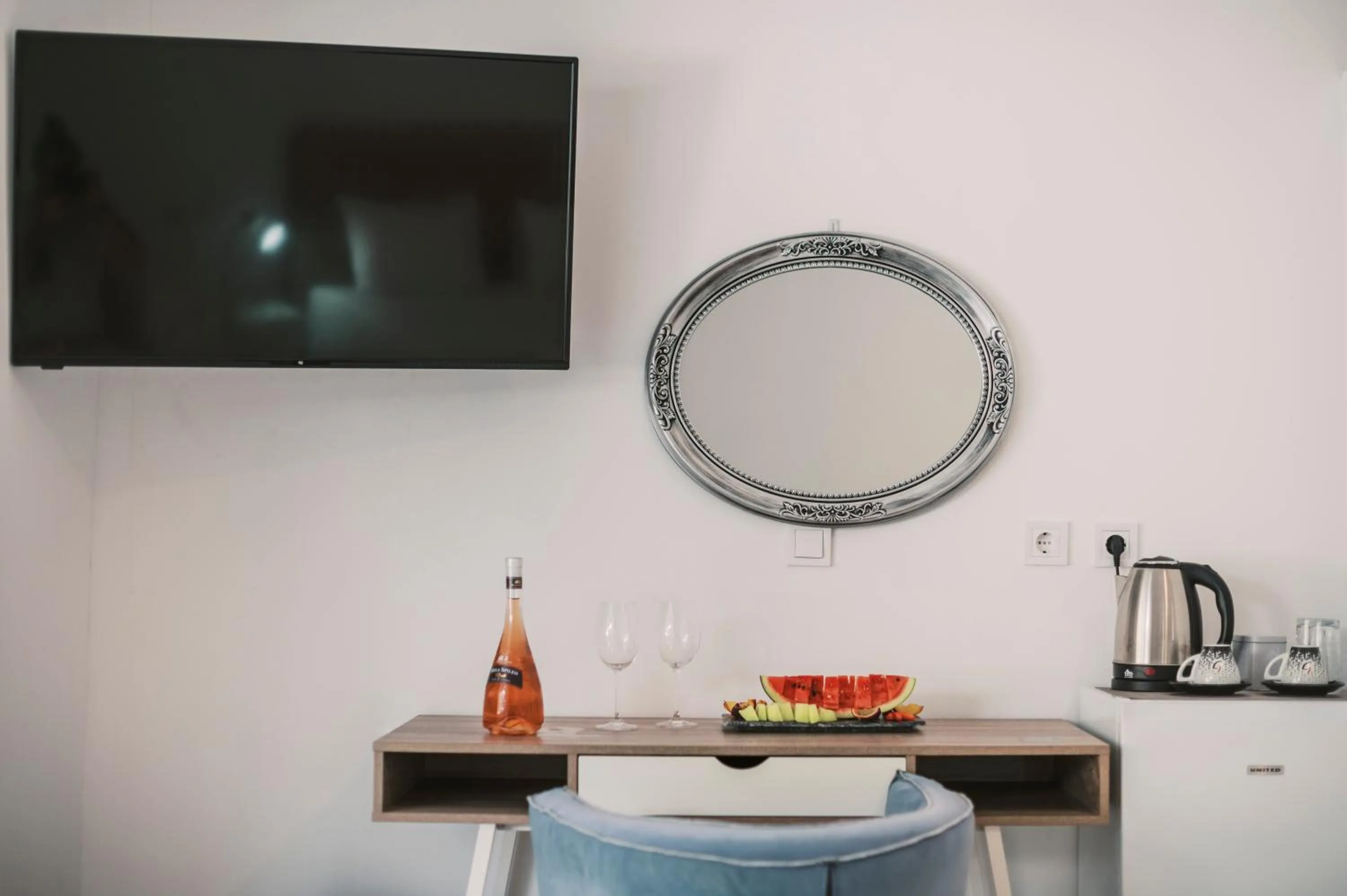 TV and multimedia in Bamboo Suites Hotel - Adults Only