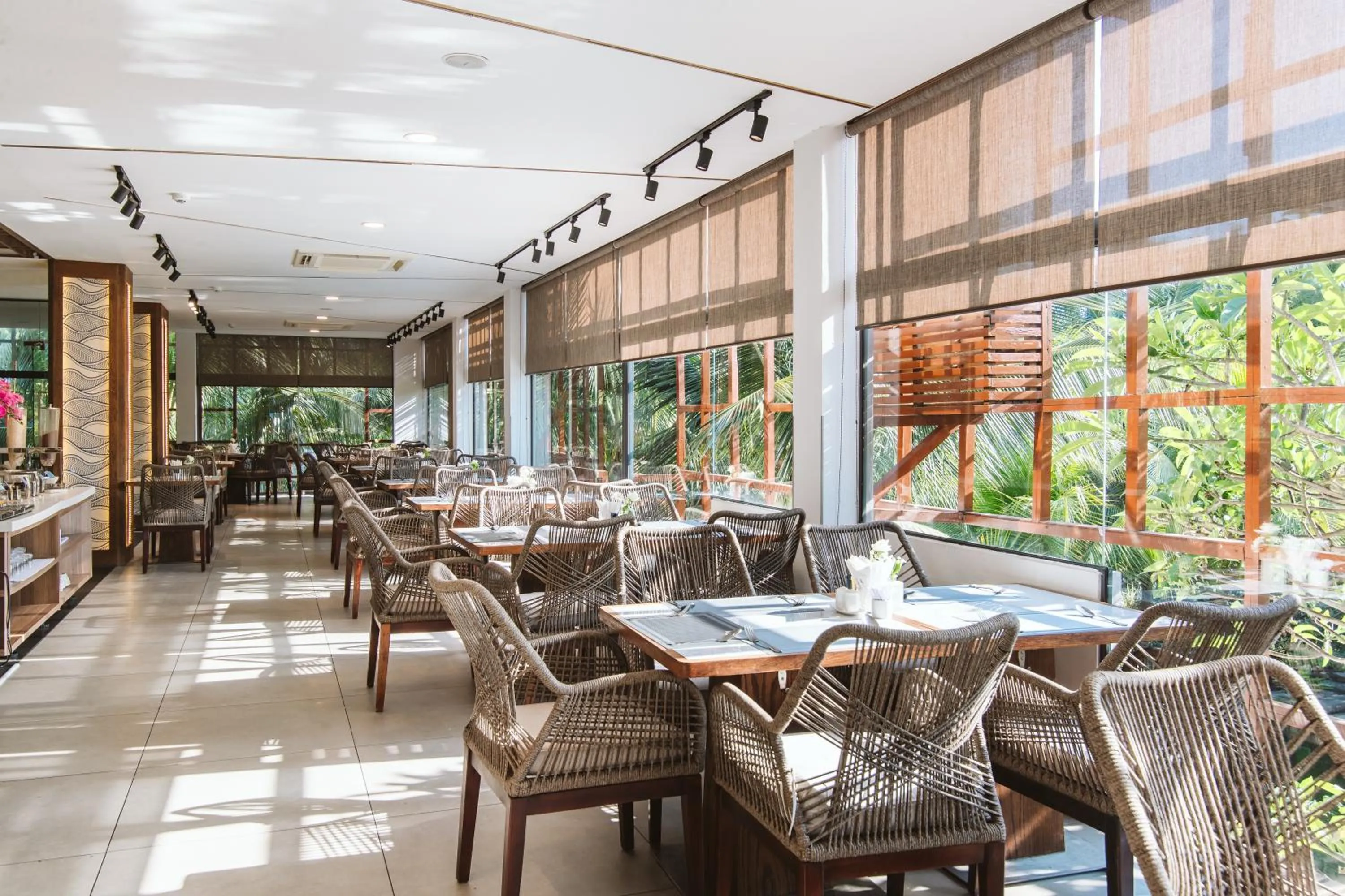 Restaurant/places to eat in Le Palmier Ho Tram Resort - Beachfront with Private Beach