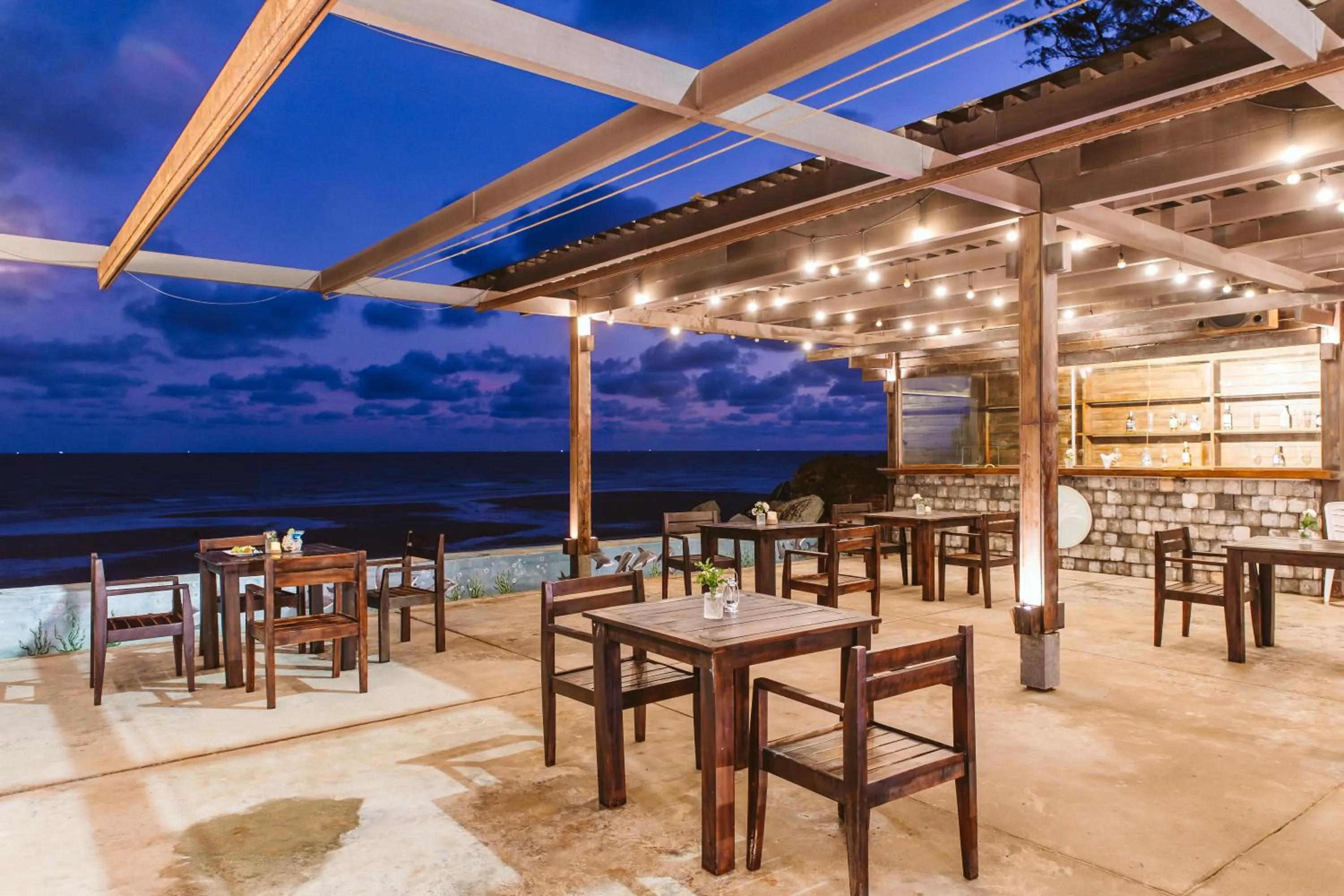 Lounge or bar in Le Palmier Ho Tram Resort - Beachfront with Private Beach