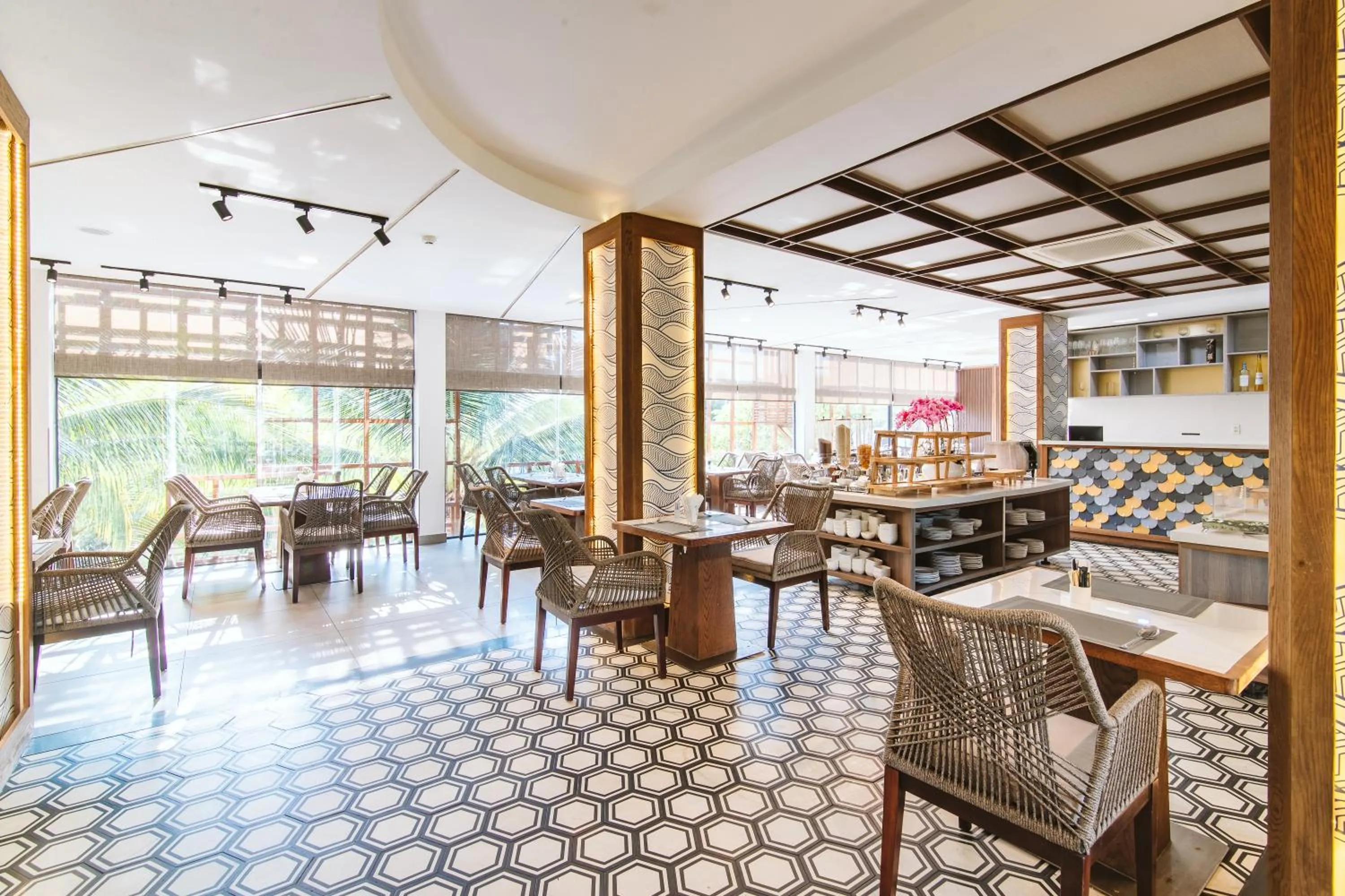 Restaurant/places to eat in Le Palmier Ho Tram Resort - Beachfront with Private Beach