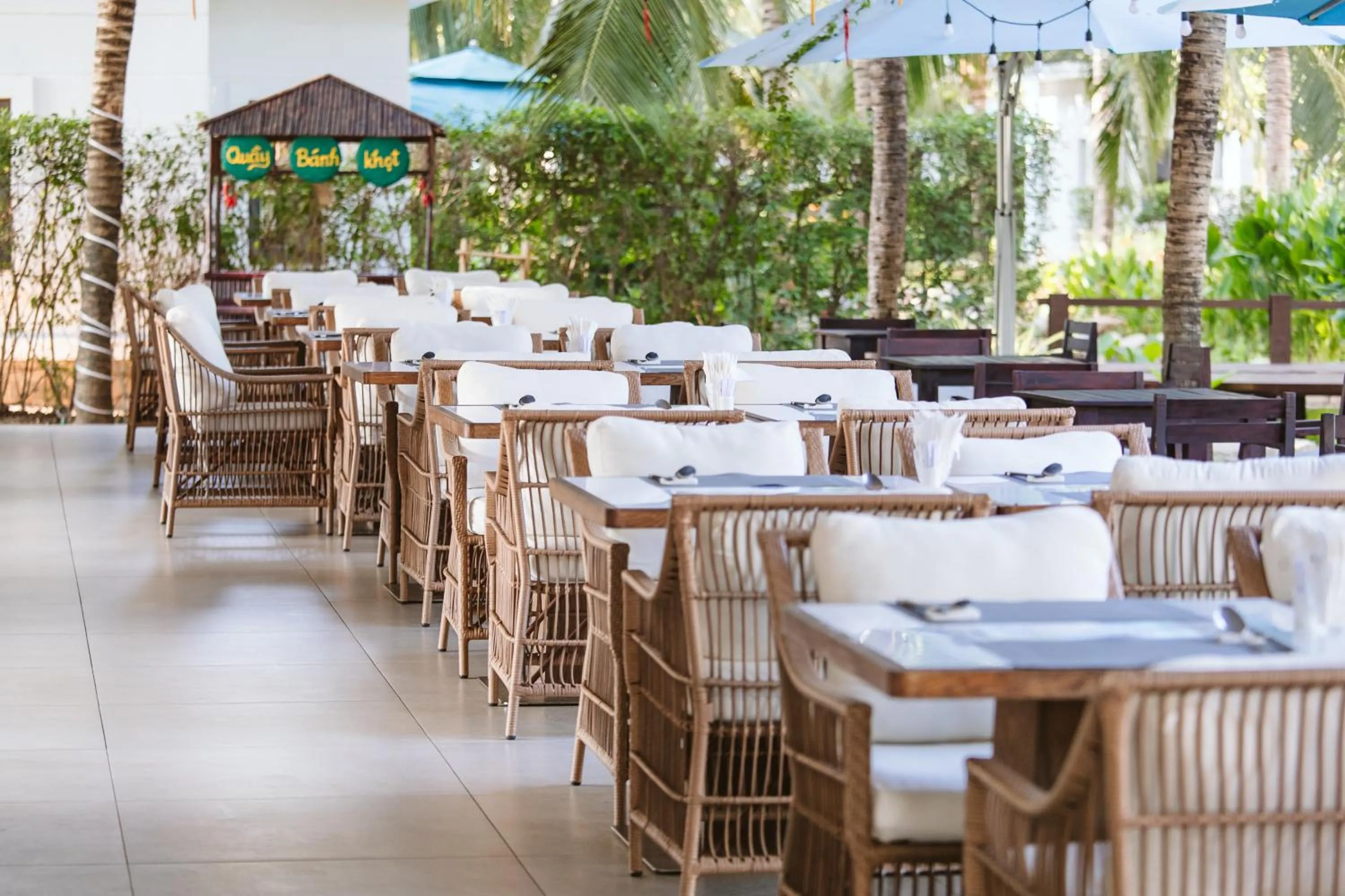 Restaurant/places to eat in Le Palmier Ho Tram Resort - Beachfront with Private Beach
