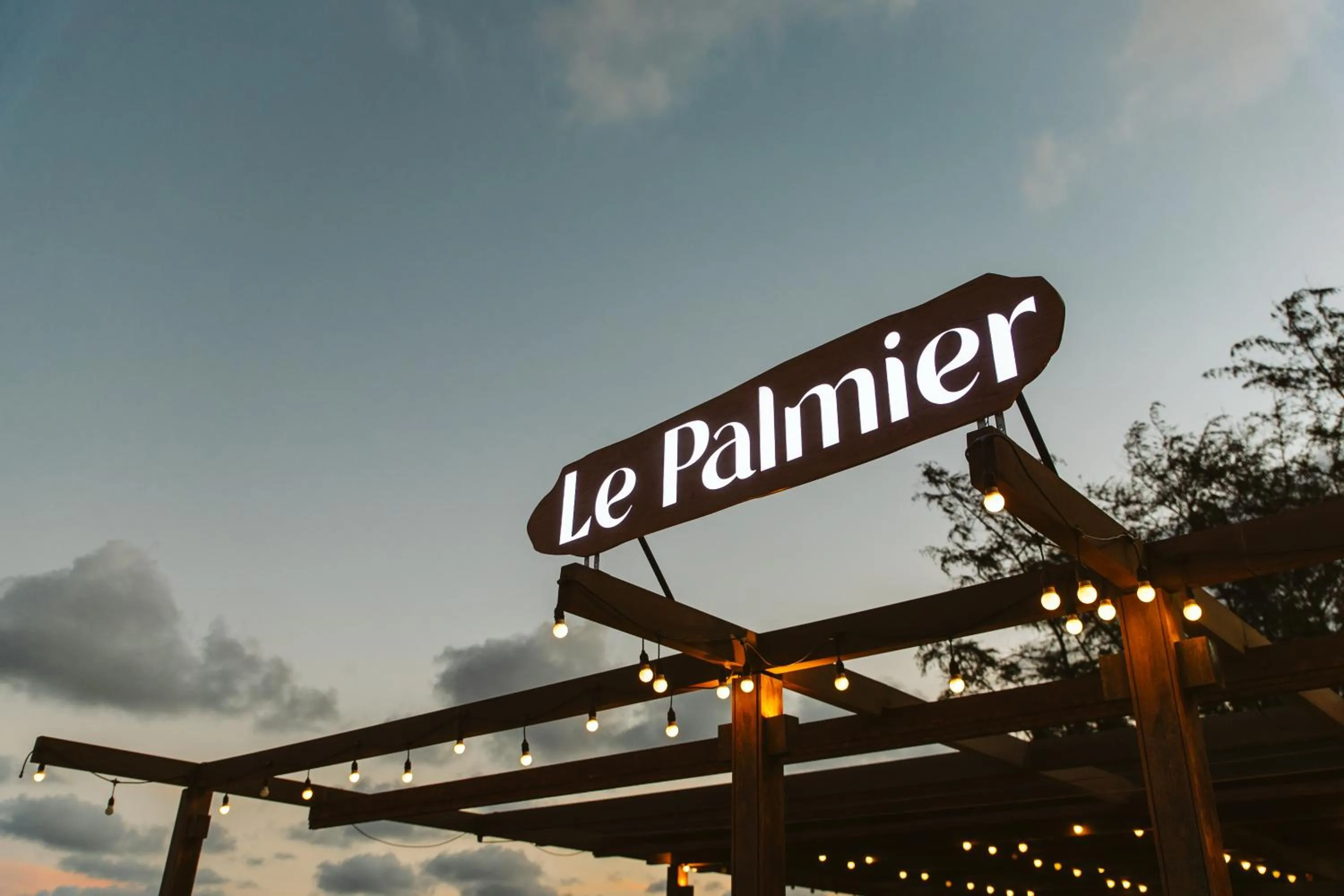 Lounge or bar in Le Palmier Ho Tram Resort - Beachfront with Private Beach