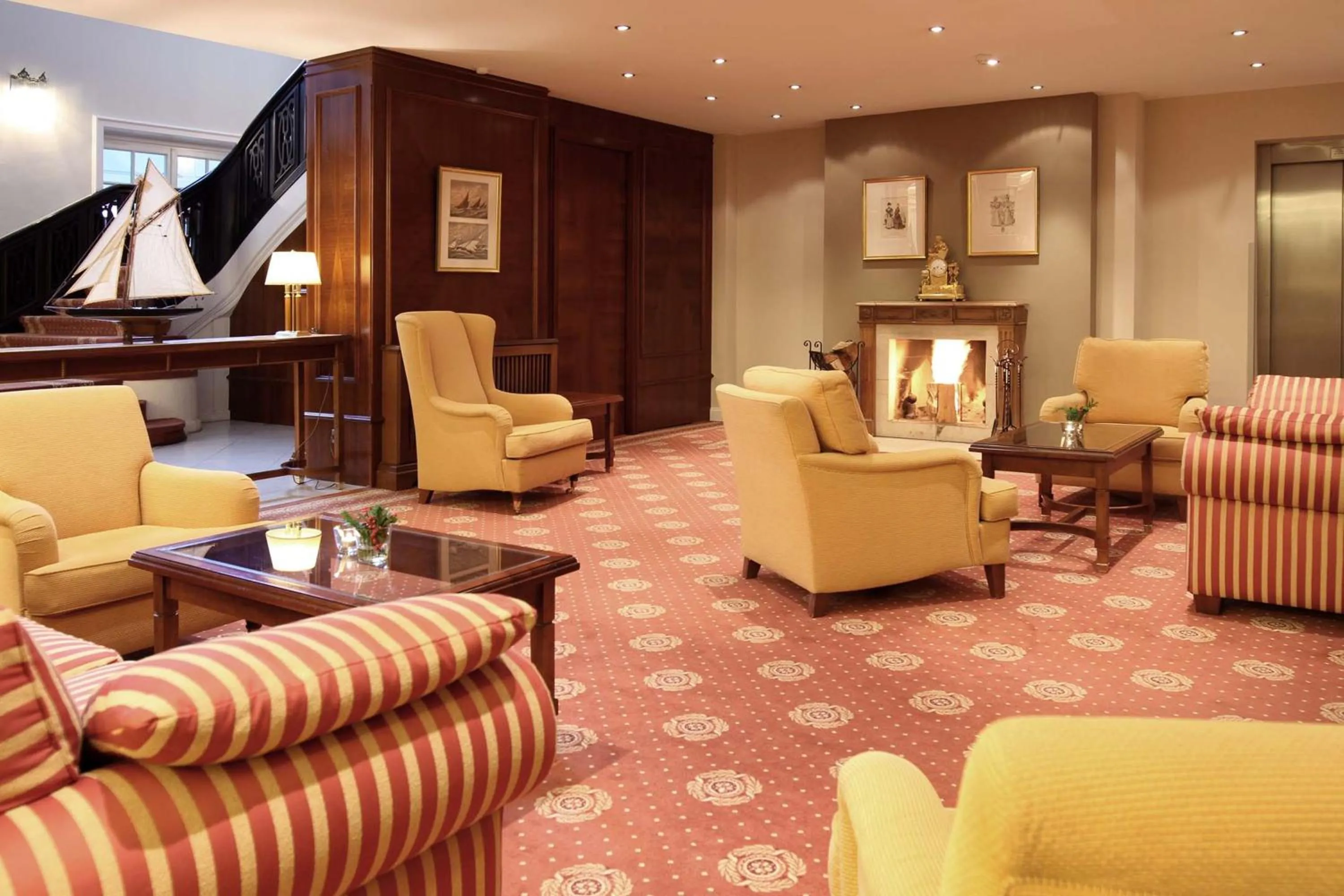 Lobby or reception in ATLANTIC Grand Hotel Travemünde