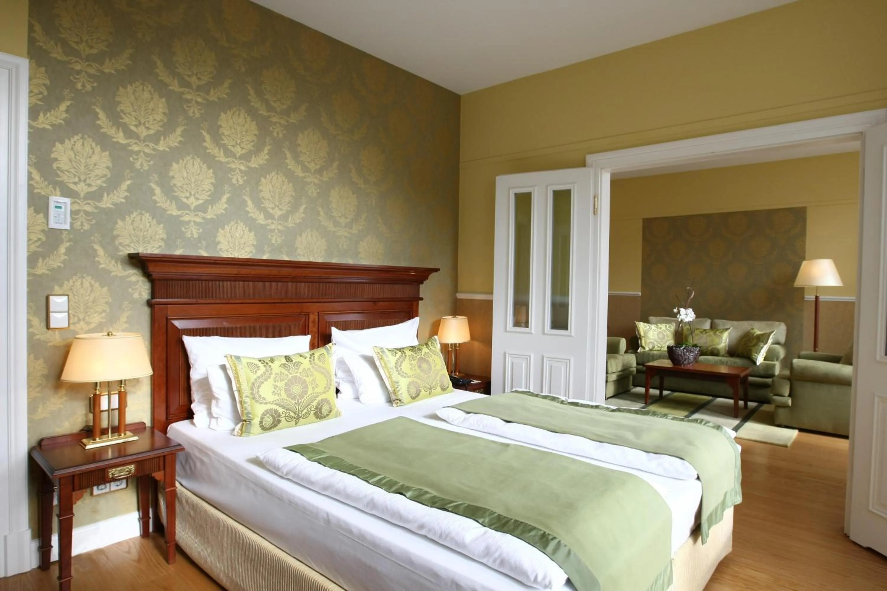 Sea view, Bed in ATLANTIC Grand Hotel Travemünde