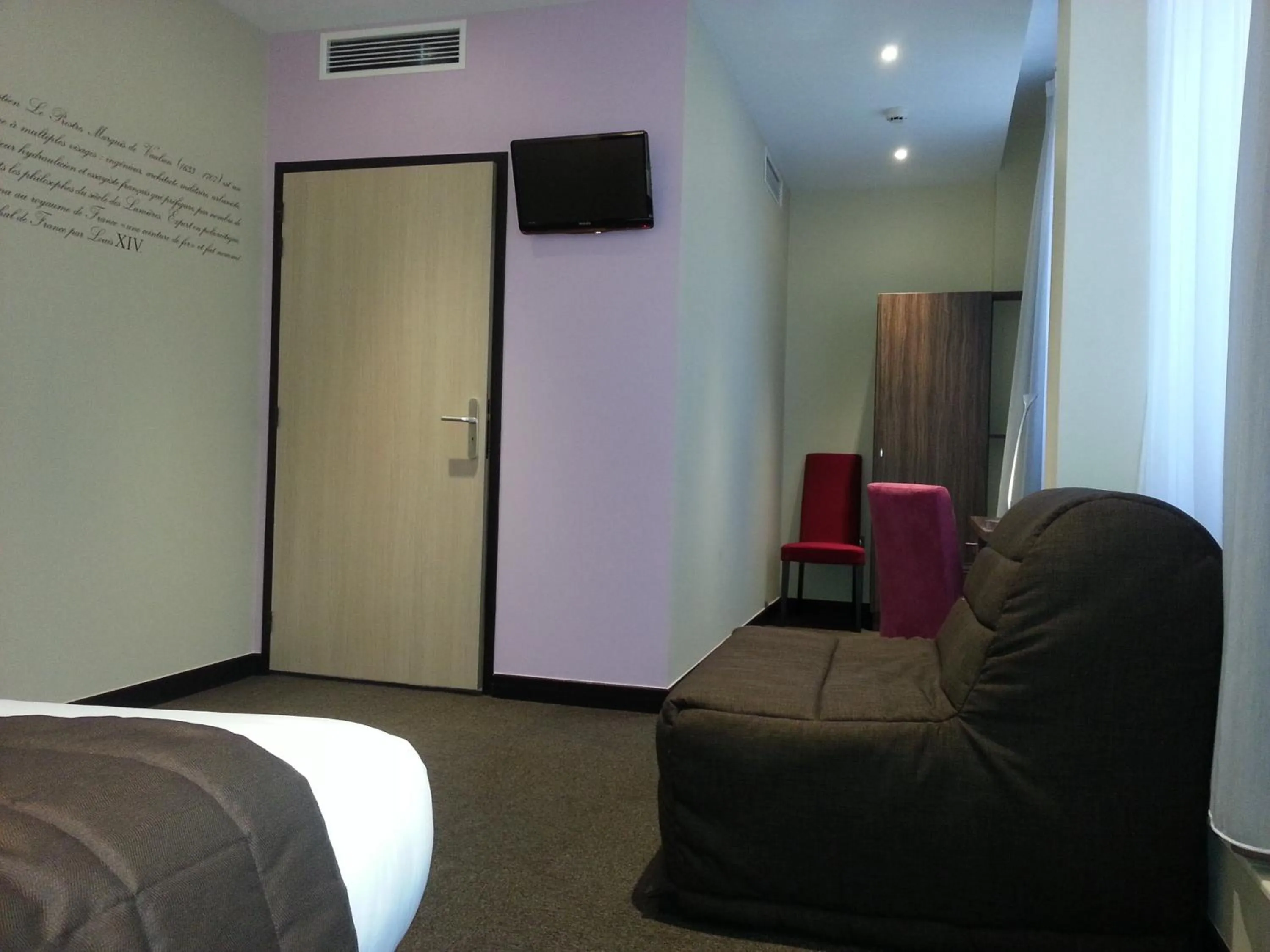 Seating area, Bed in Hotel Vauban