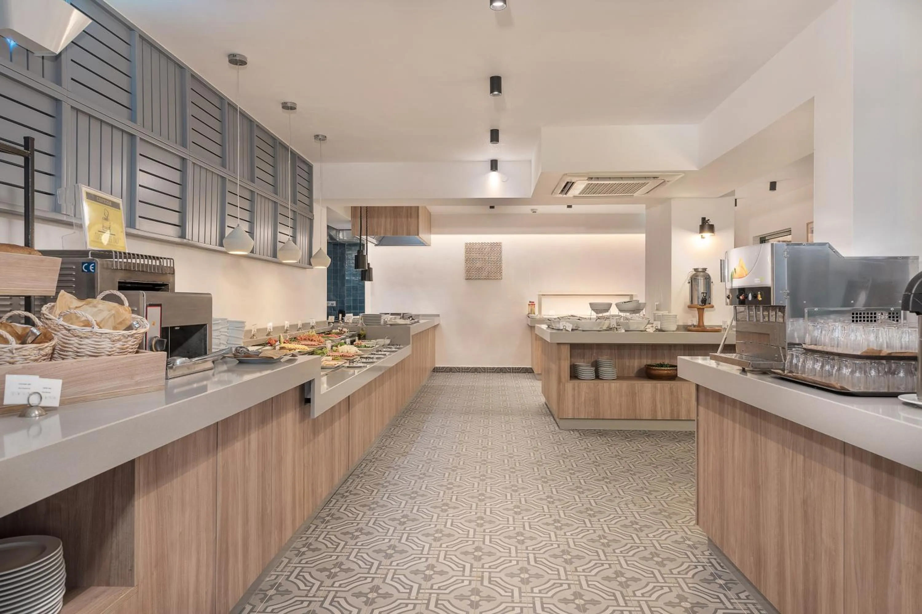 Buffet breakfast in Caldera Bay