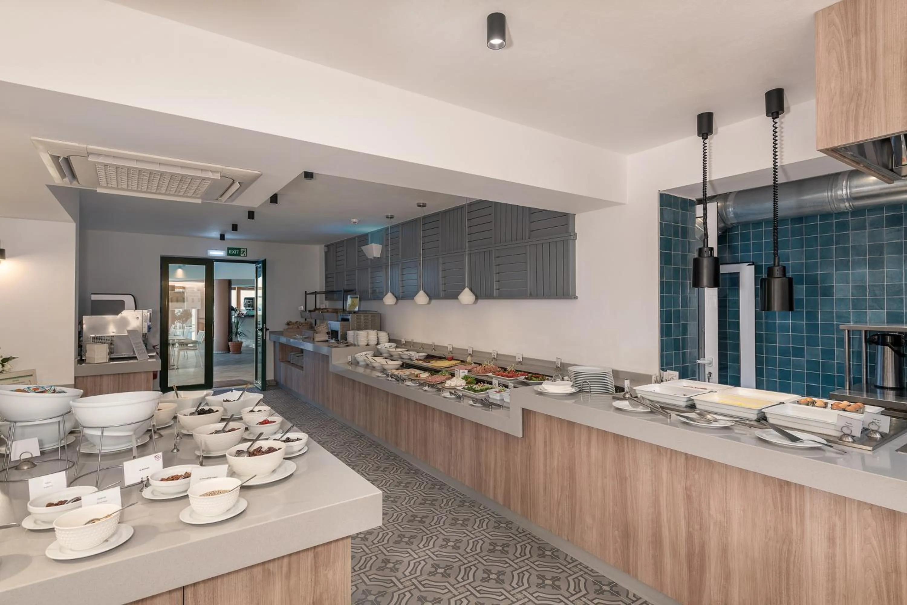 Buffet breakfast in Caldera Bay