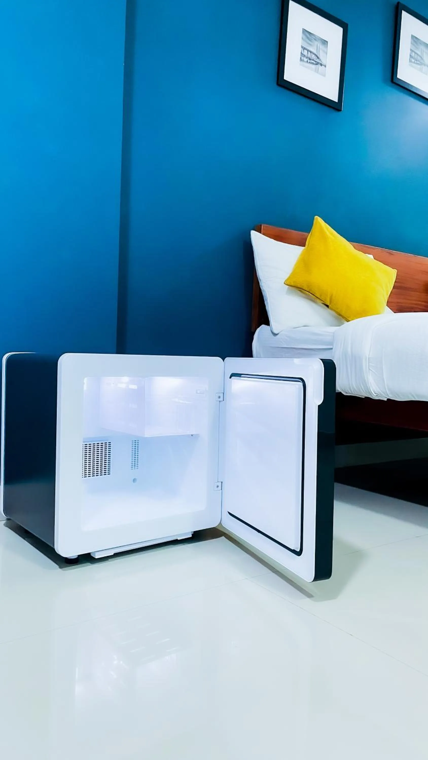 oven, Bed in The Reach Hotel