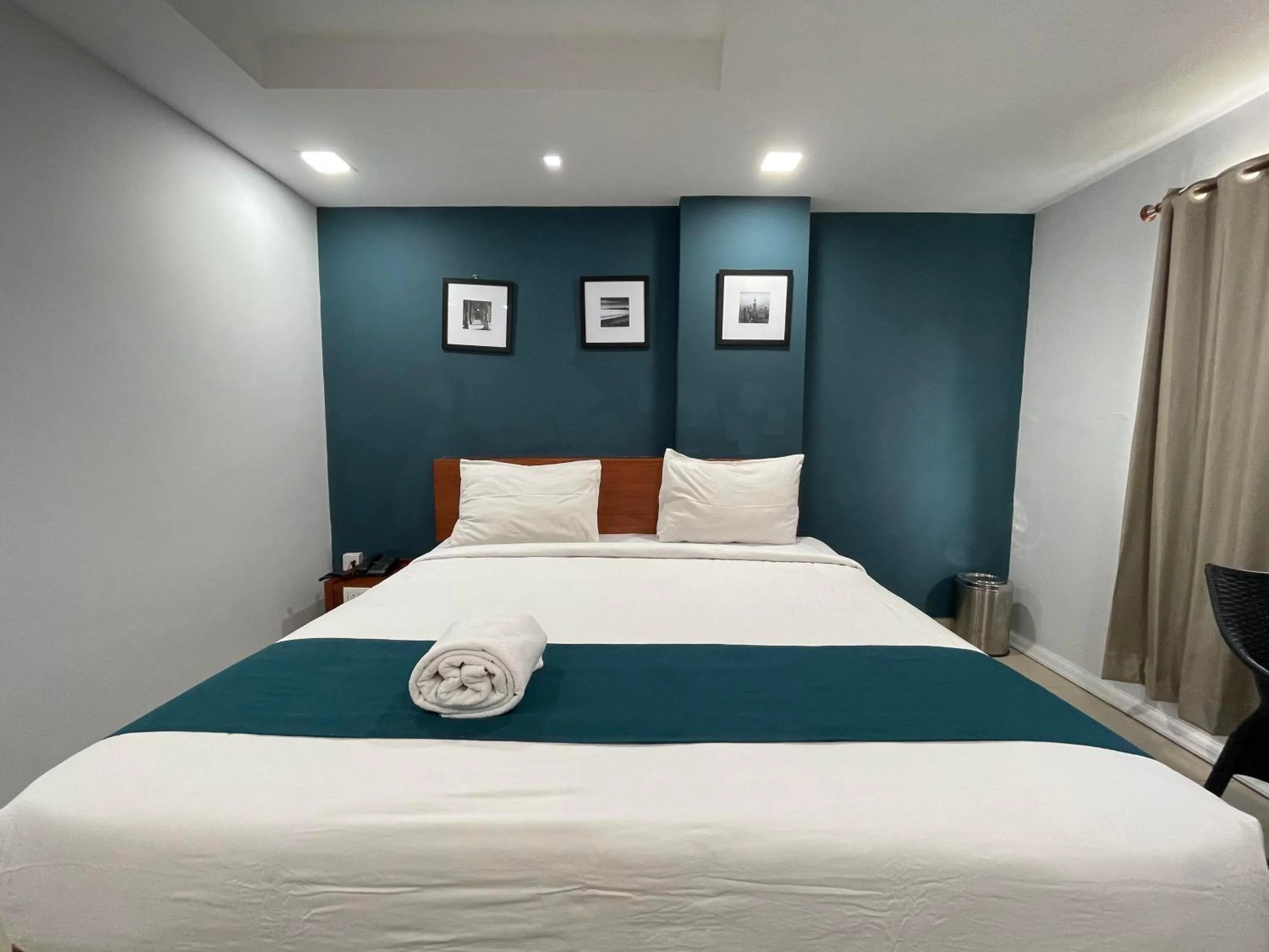 Bed in The Reach Hotel