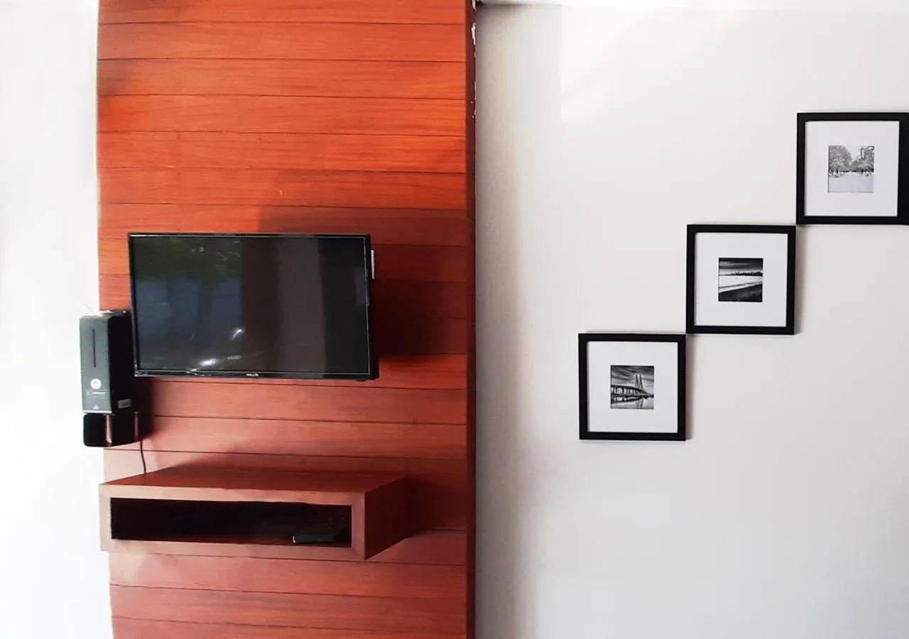 Communal lounge/ TV room in The Reach Hotel